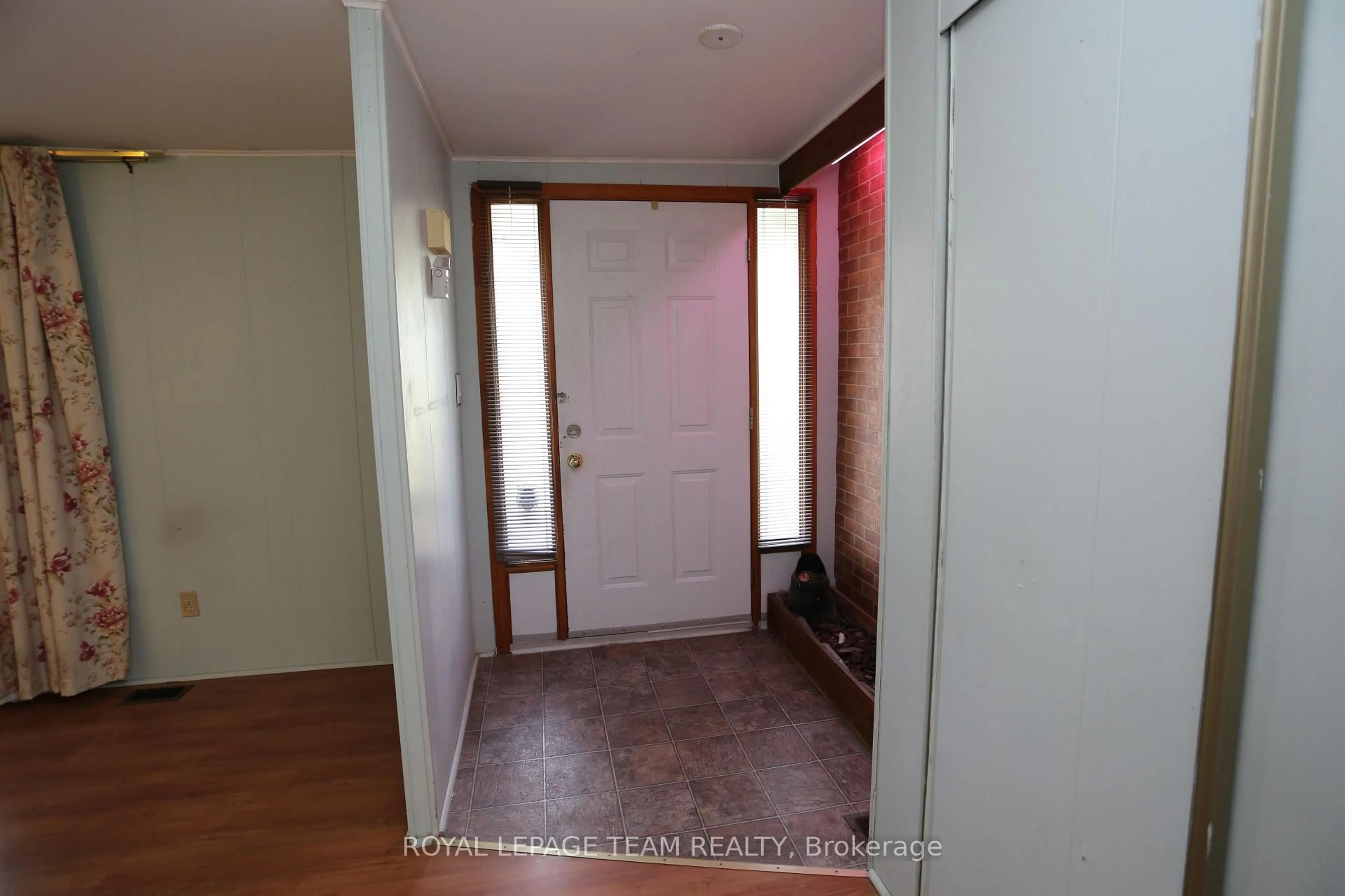 Indoor entryway for 3 Fringewood Dr, Stittsville Ontario K2S 1T1