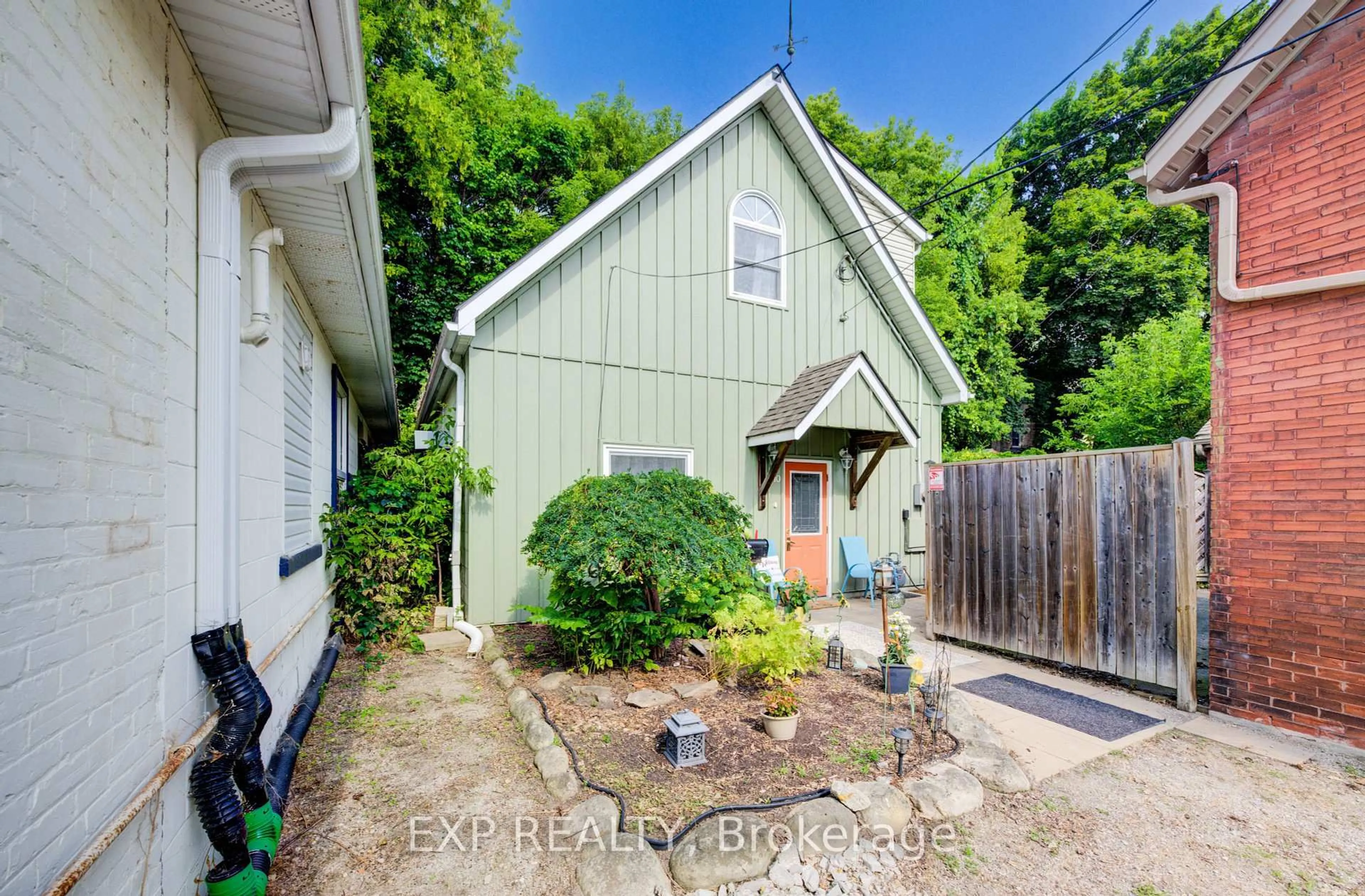 Unknown for 110 Surrey St, Guelph Ontario N1H 3P9