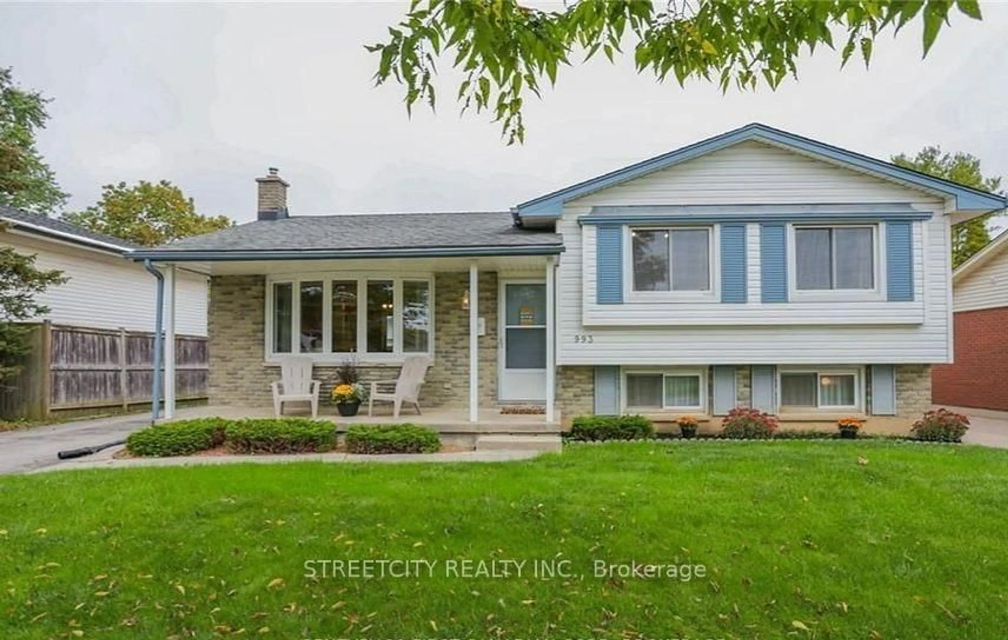 Home with vinyl exterior material, street for 993 Osgoode Dr, London South Ontario N6E 1C9