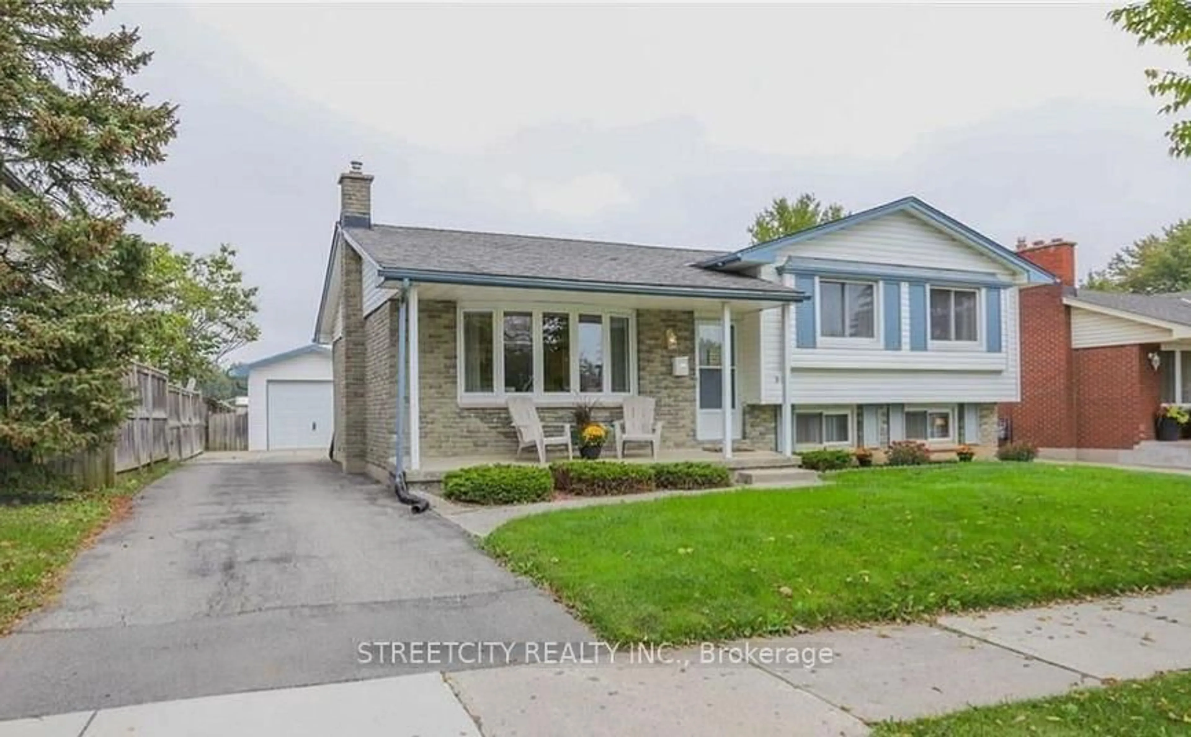 Home with vinyl exterior material, street for 993 Osgoode Dr, London South Ontario N6E 1C9