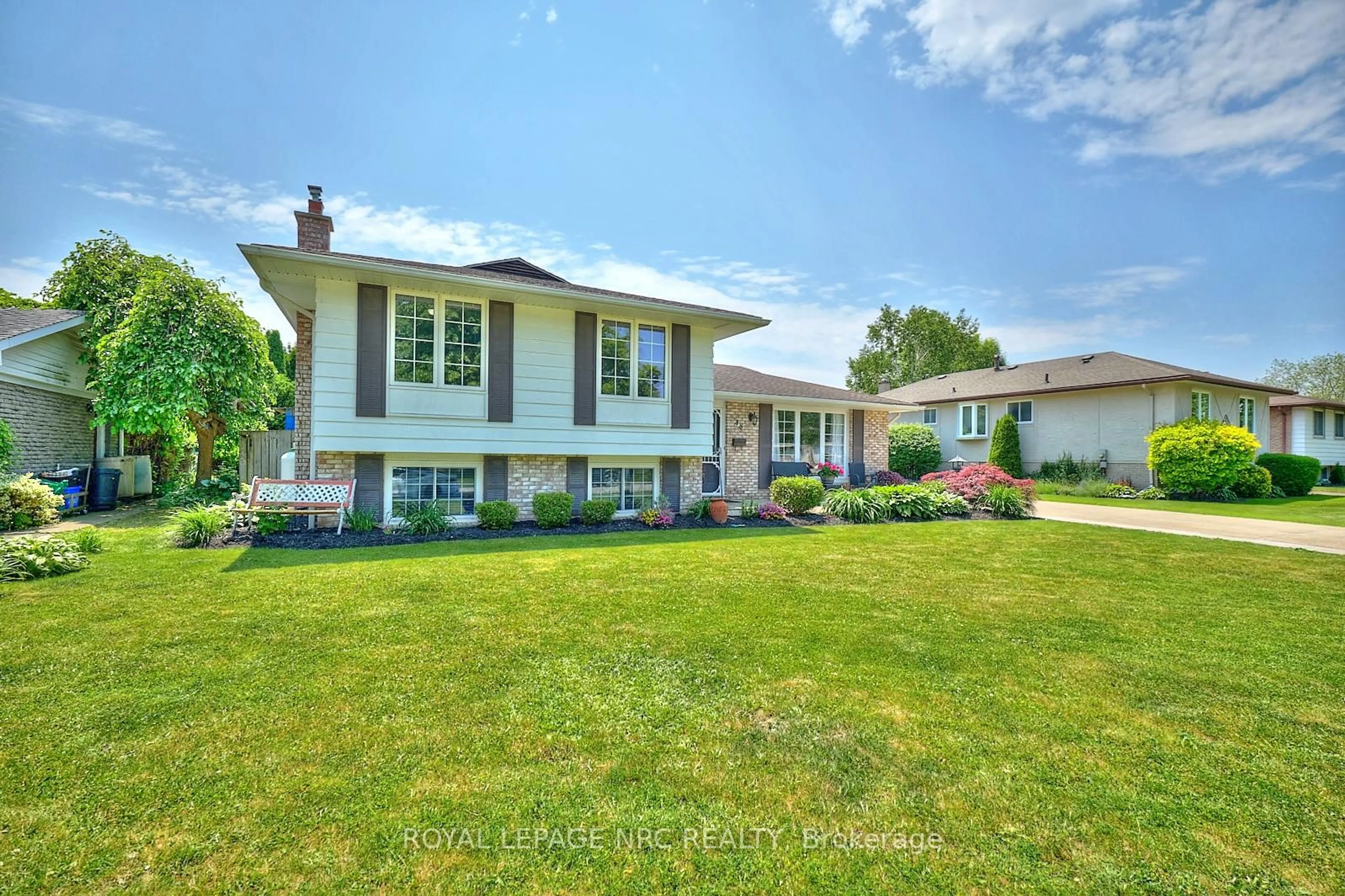 Home with vinyl exterior material, unknown for 48 McGill St, Welland Ontario L3C 3L3