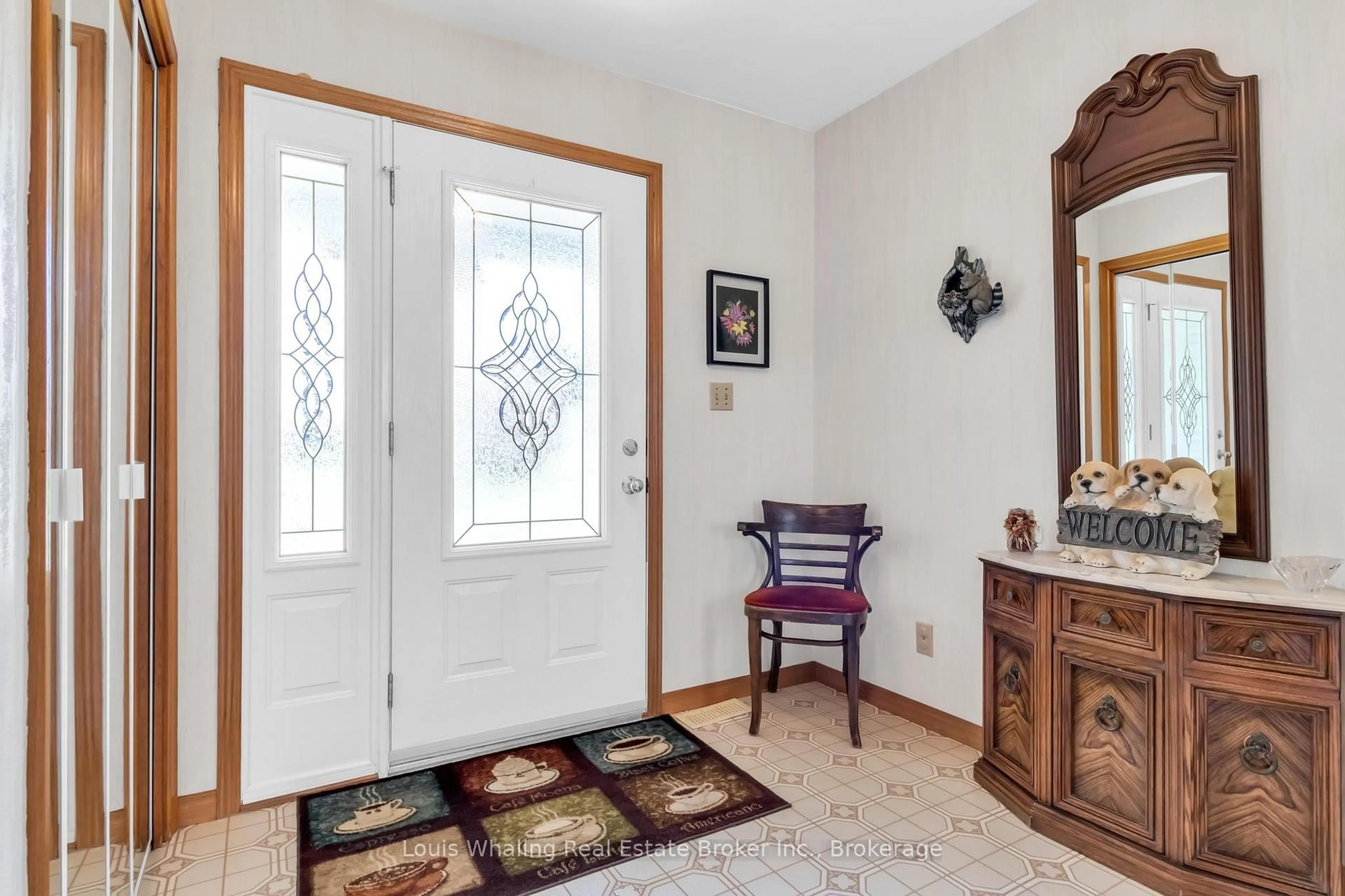 Indoor entryway for 241 4th Ave, Hanover Ontario N4N 2B6