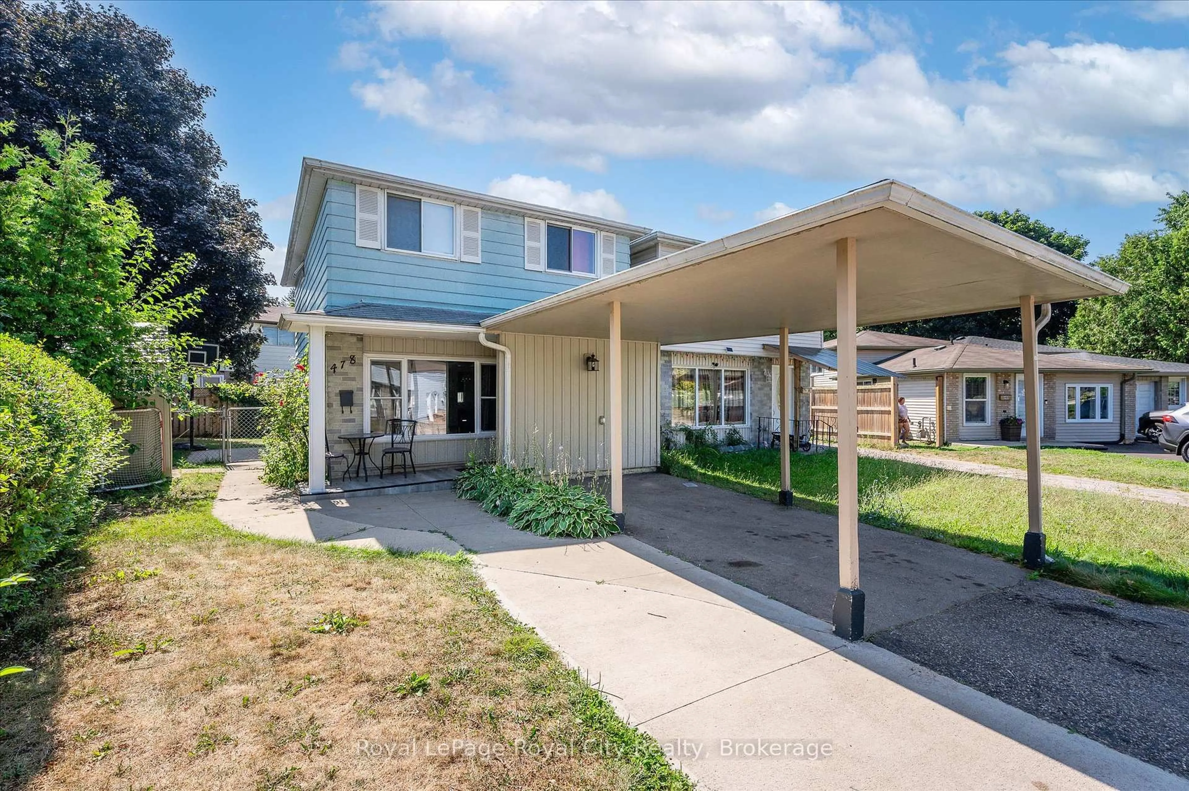 Home with vinyl exterior material, street for 478 Pinetree Cres, Cambridge Ontario N3H 4X5