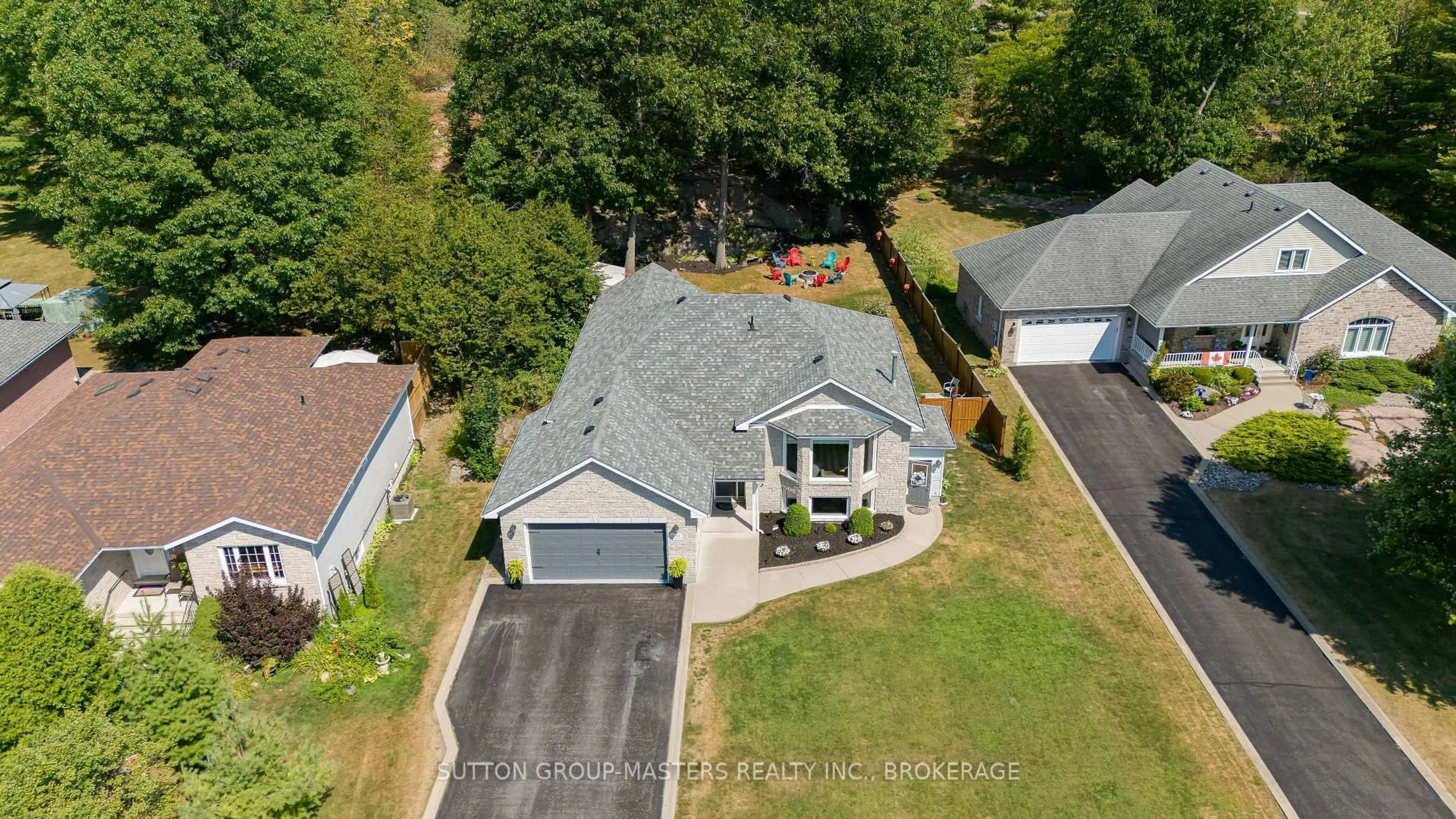 A pic from outside/outdoor area/front of a property/back of a property/a pic from drone, street for 185 Garfield St, Gananoque Ontario K7G 3G2