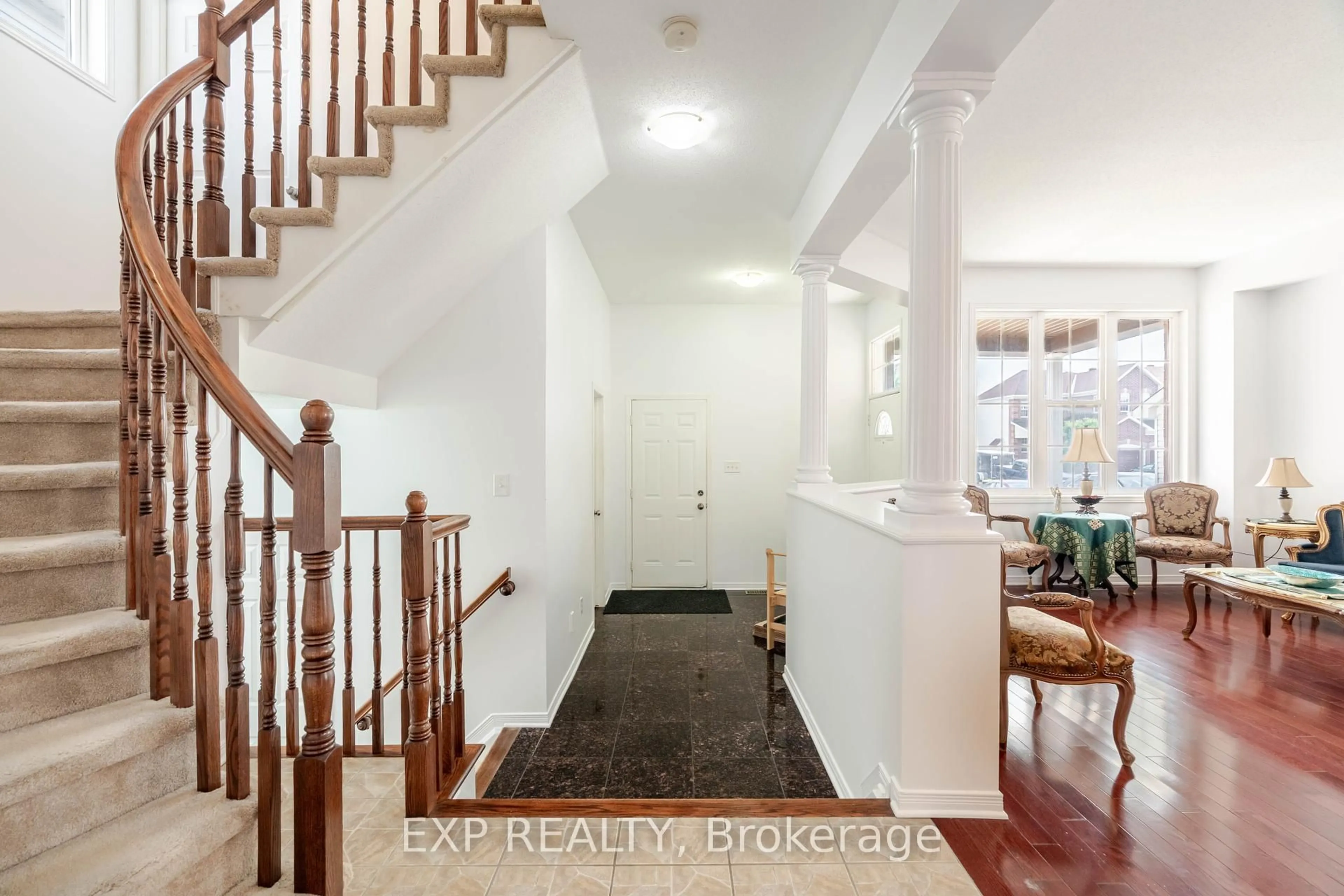 Indoor entryway for 1049 Fieldfair Way, Orleans Ontario K4A 0E2
