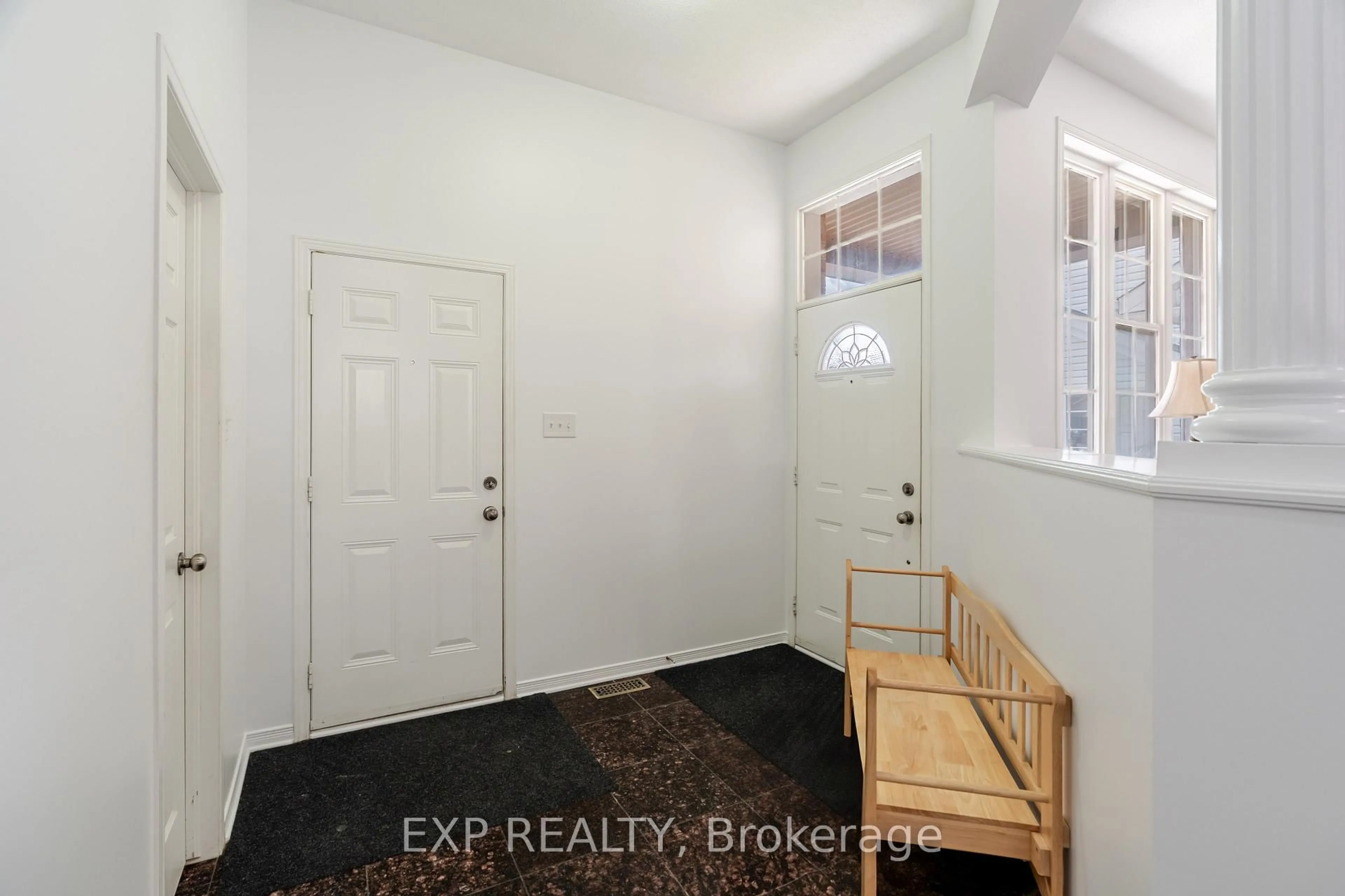 Indoor entryway for 1049 Fieldfair Way, Orleans Ontario K4A 0E2