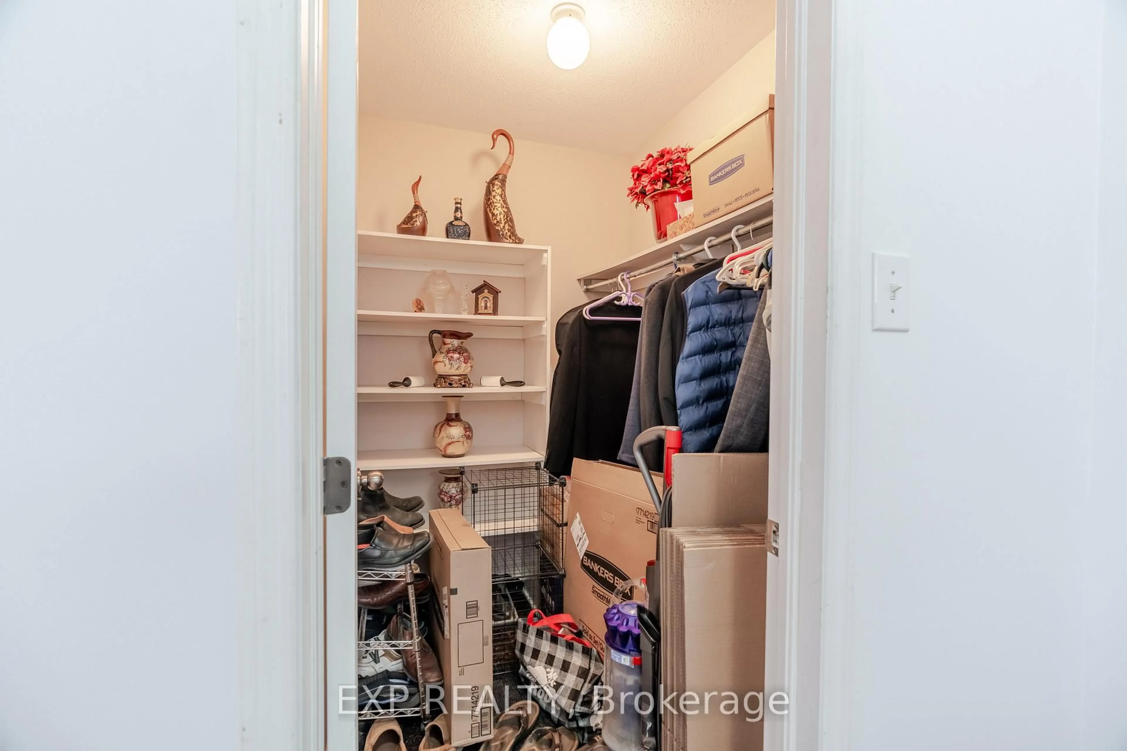 Storage room or clothes room or walk-in closet for 1049 Fieldfair Way, Orleans Ontario K4A 0E2