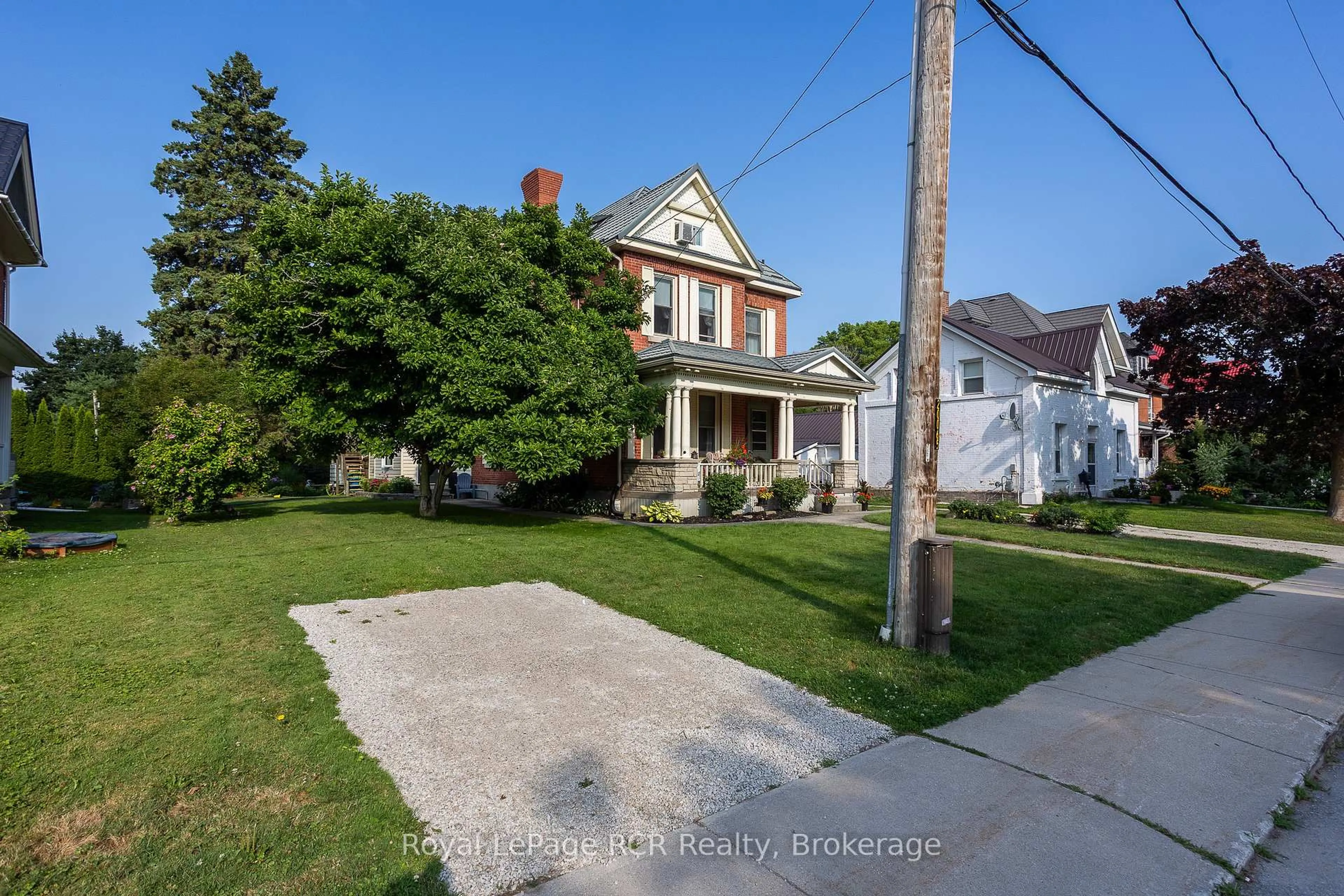 A pic from outside/outdoor area/front of a property/back of a property/a pic from drone, street for 626 3rd Ave, Owen Sound Ontario N4K 2K1