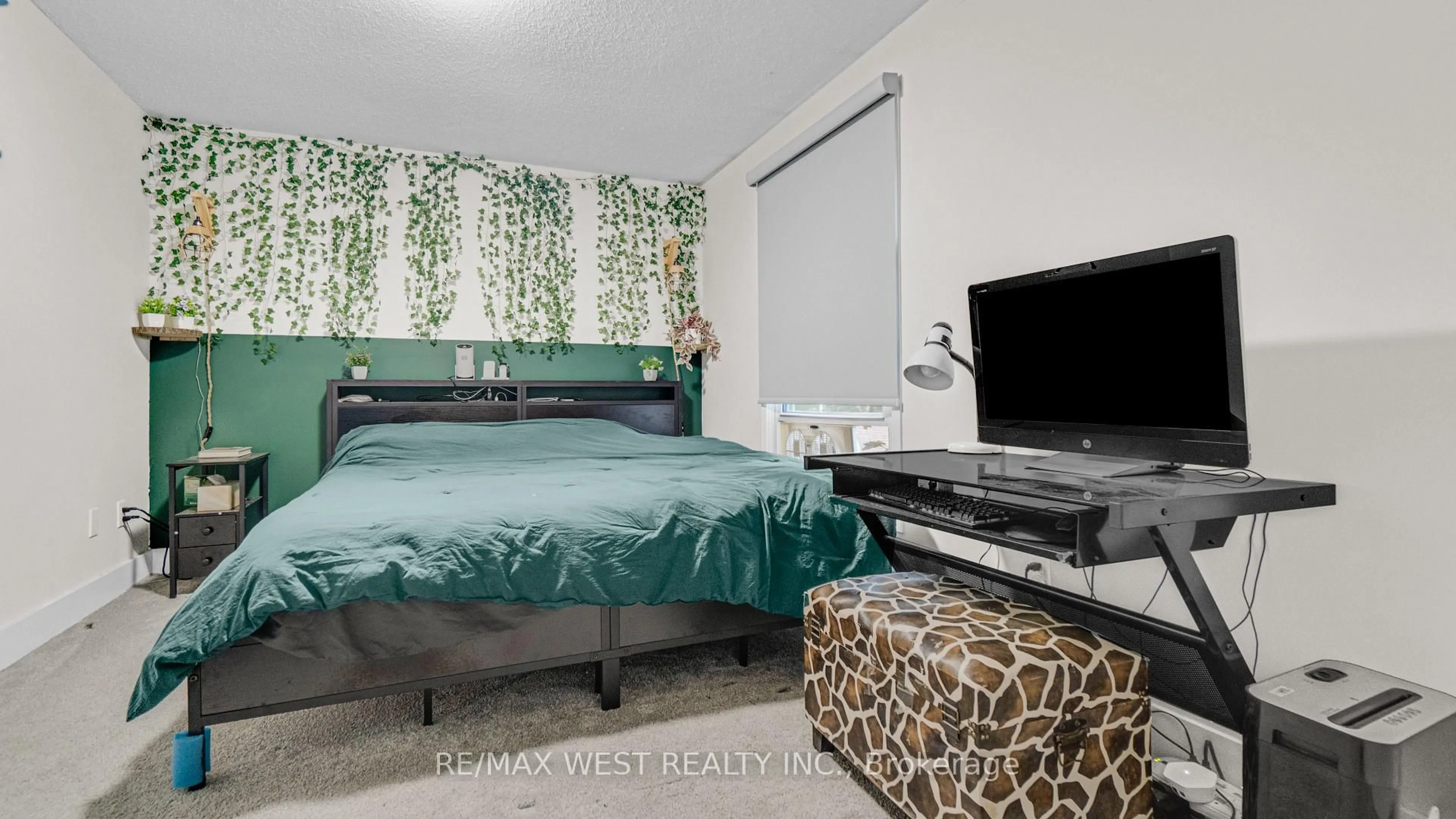 Bedroom with bed, unknown for 165 GREEN VALLEY Dr #18, Kitchener Ontario N2P 1K3