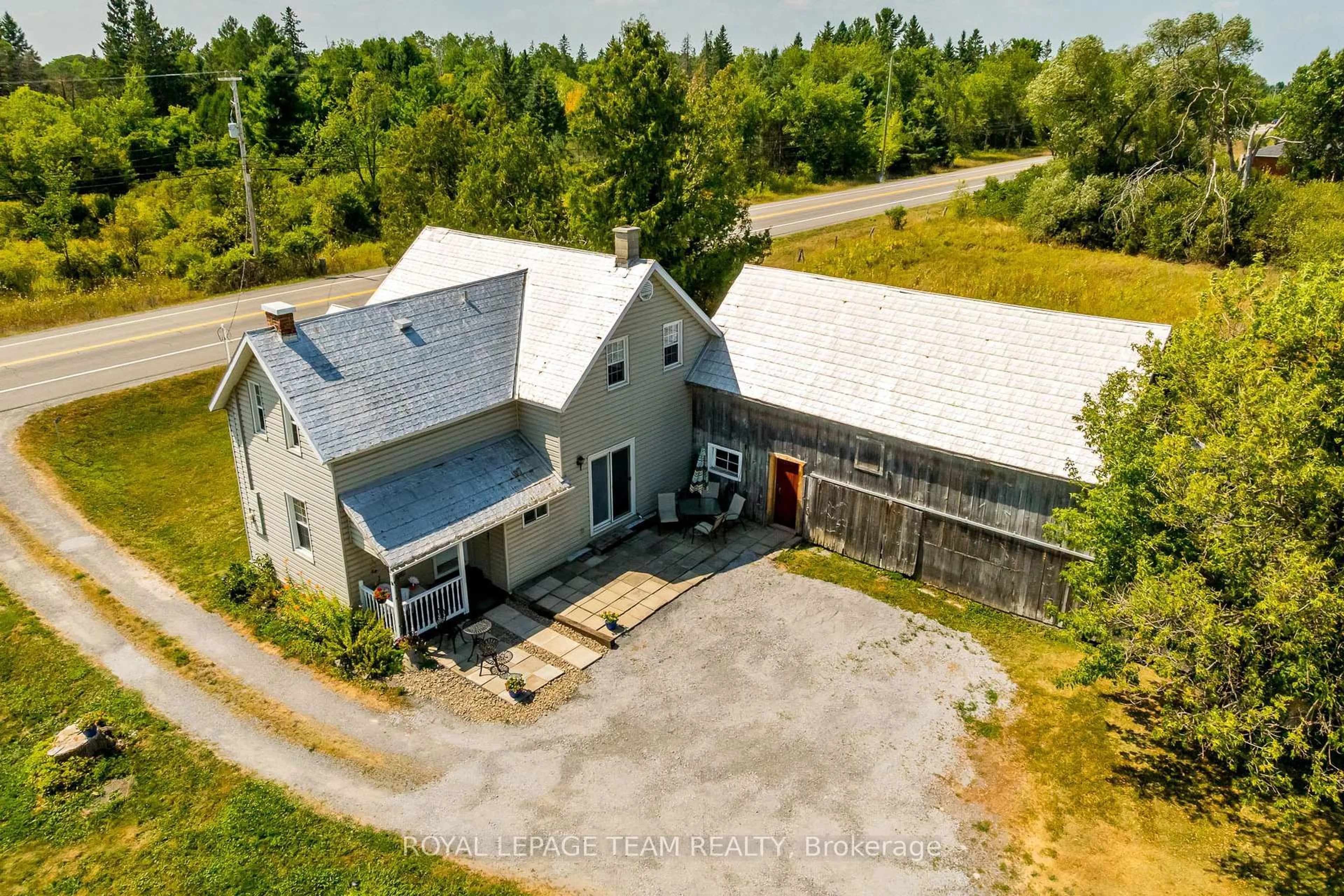 A pic from outside/outdoor area/front of a property/back of a property/a pic from drone, building for 2106 Dunrobin Rd, Ottawa Ontario K0A 1T0