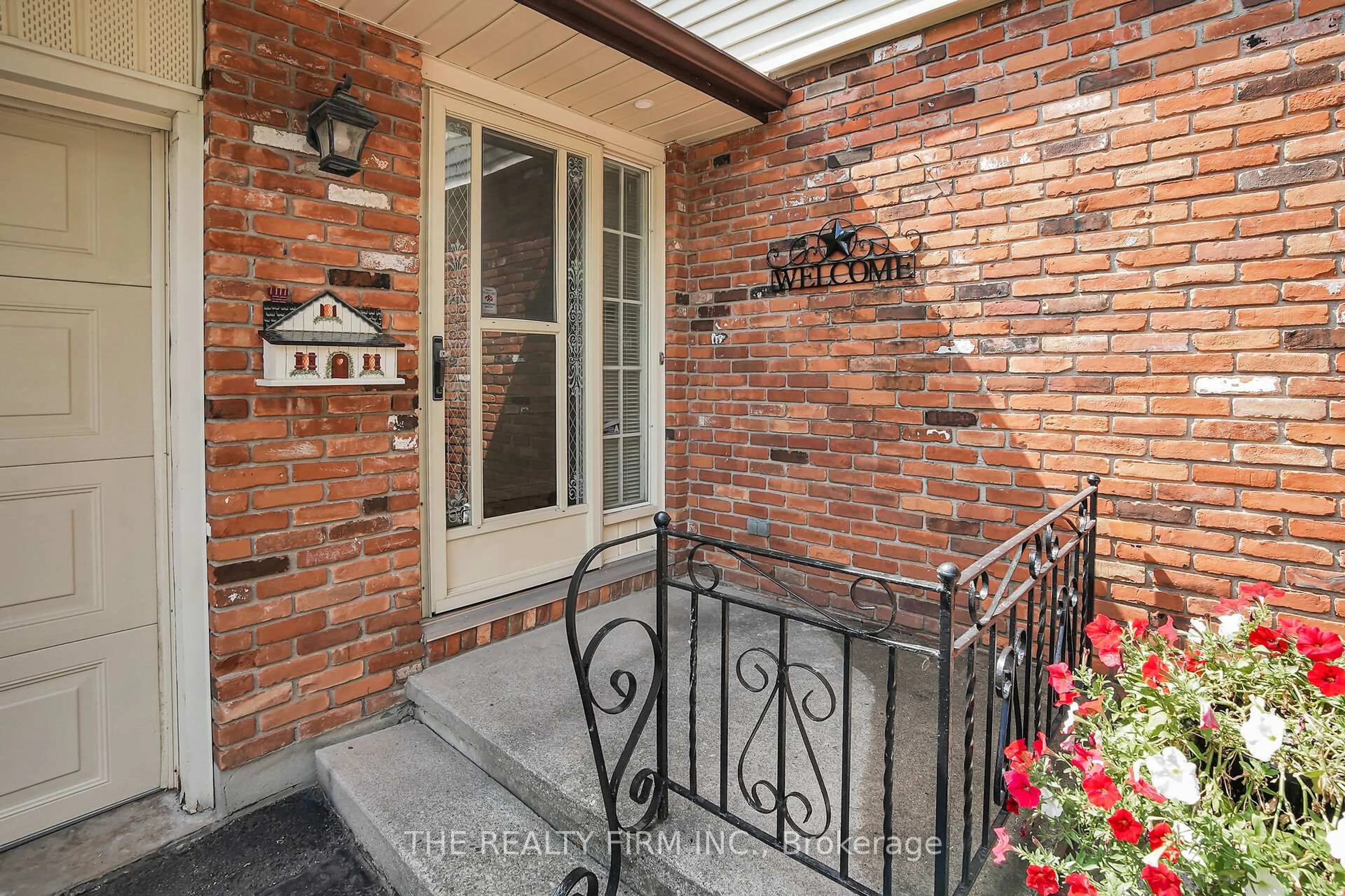 Indoor entryway for 31 Mctaggart Cres, London North Ontario N5X 2E2