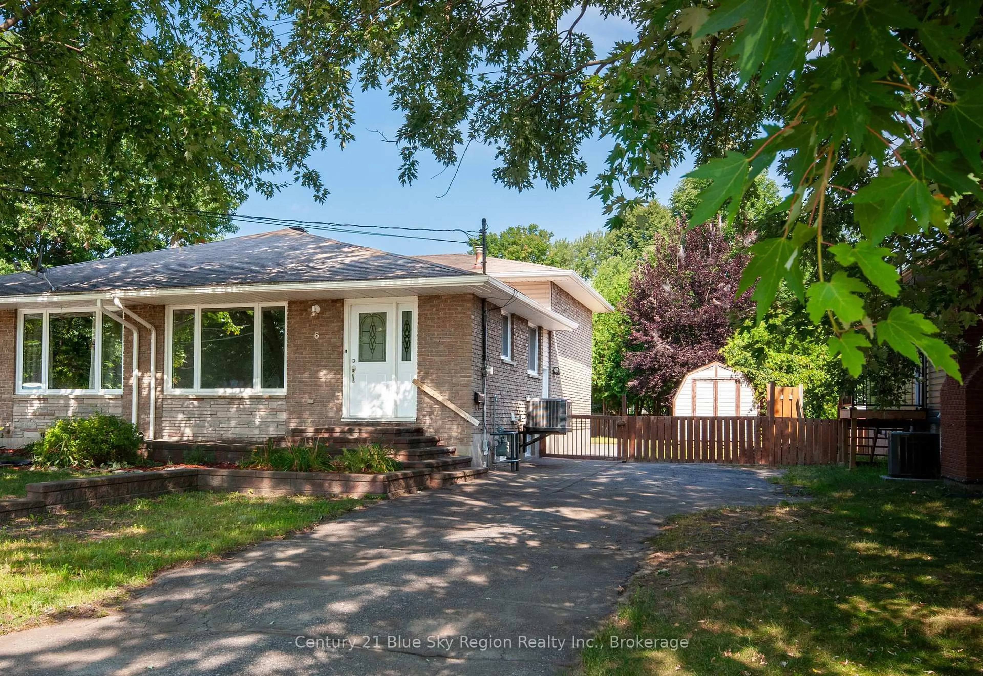 A pic from outside/outdoor area/front of a property/back of a property/a pic from drone, street for 6 Portage Ave, North Bay Ontario P1A 1P2
