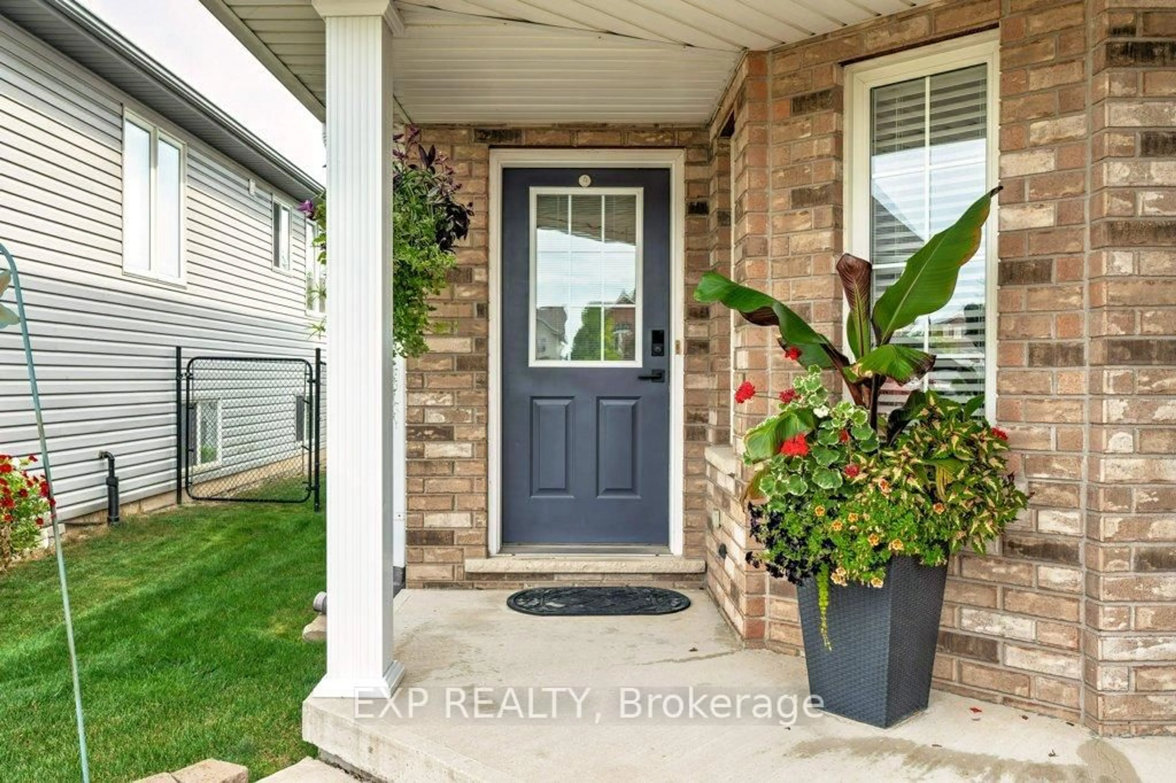 Indoor entryway for 101 Golden Acres Dr, West Lincoln Ontario L0R 2A0