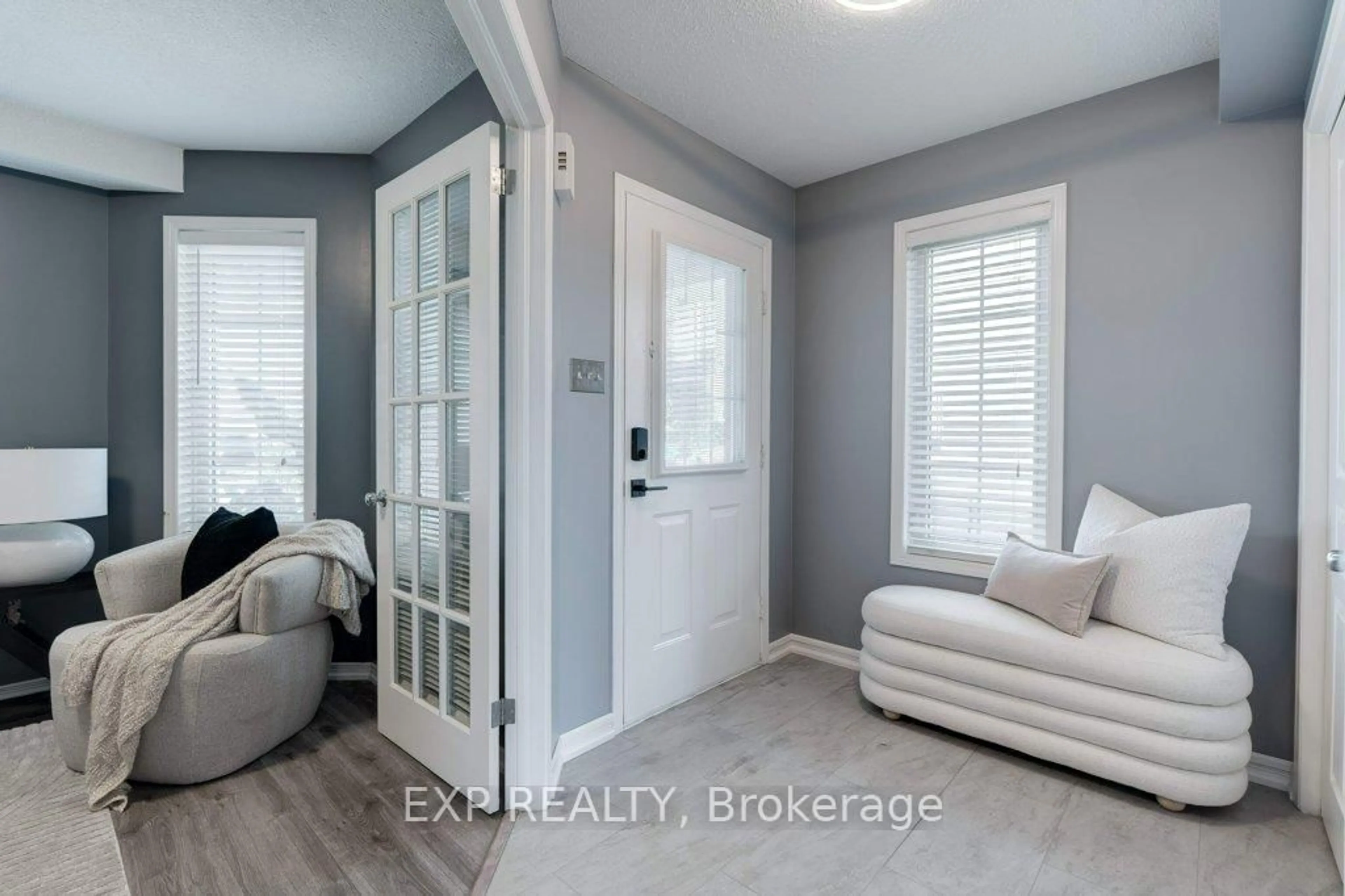 Indoor entryway for 101 Golden Acres Dr, West Lincoln Ontario L0R 2A0