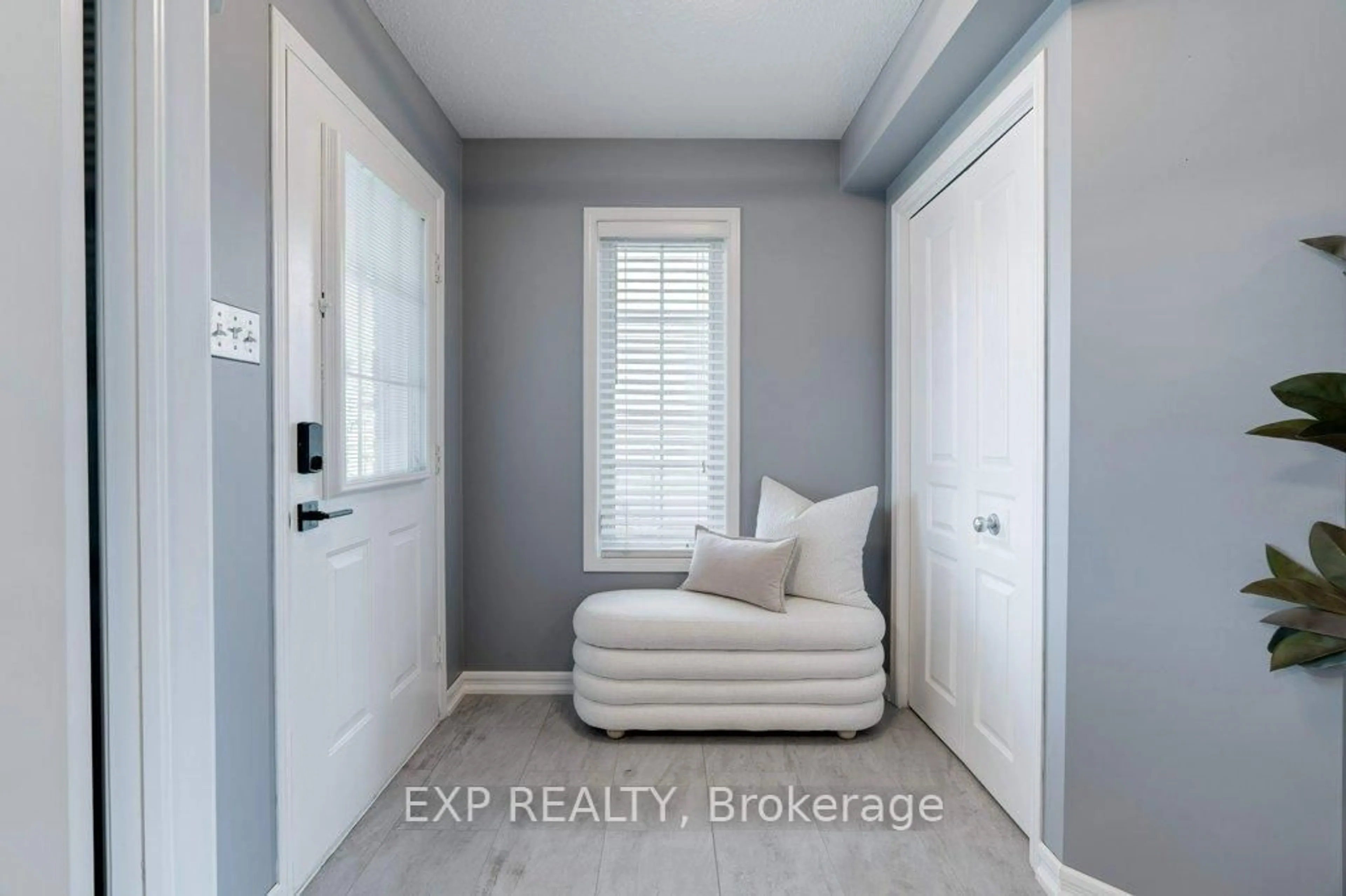Indoor entryway for 101 Golden Acres Dr, West Lincoln Ontario L0R 2A0