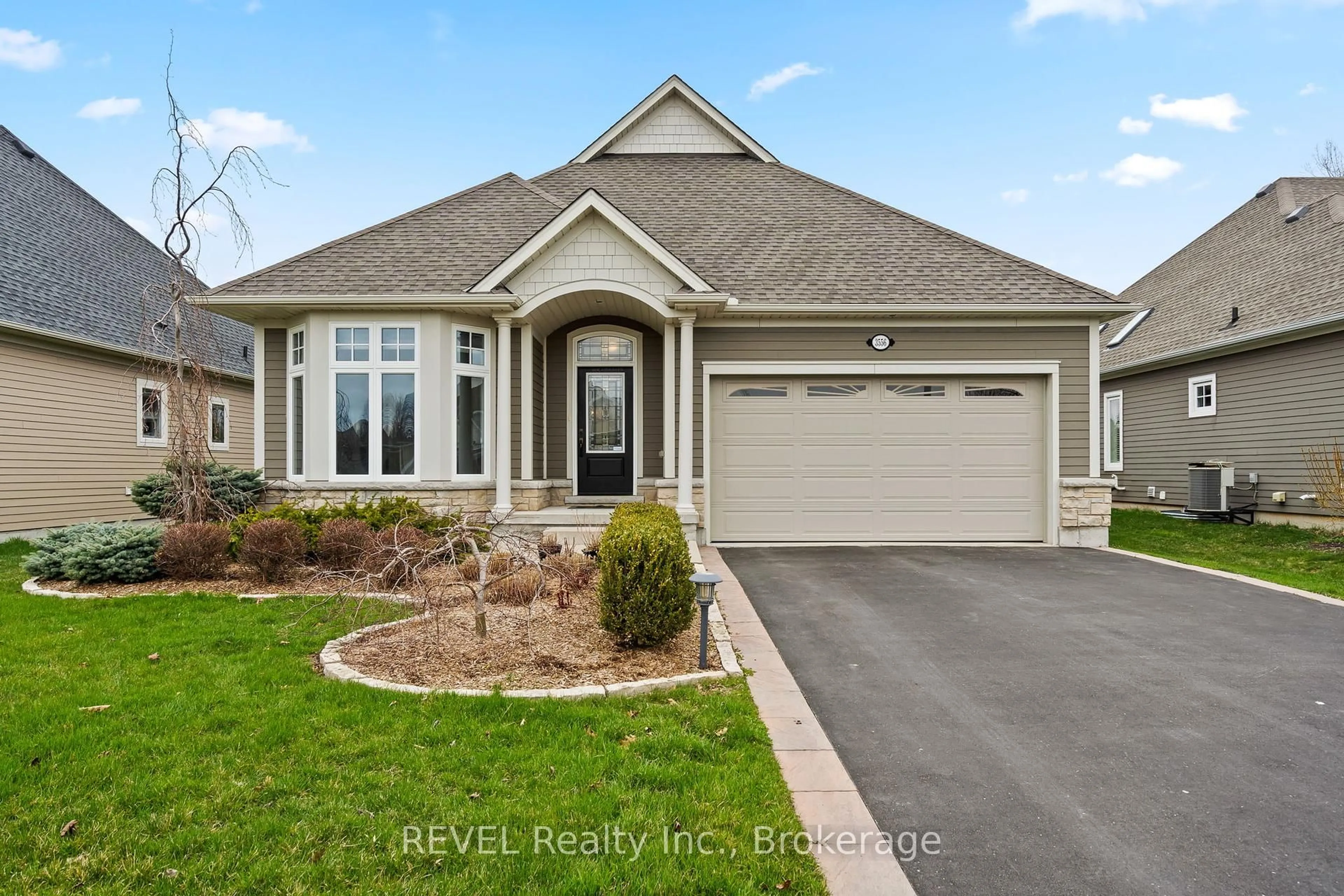 Home with vinyl exterior material, street for 3556 Algonquin Dr, Fort Erie Ontario L0S 1N0