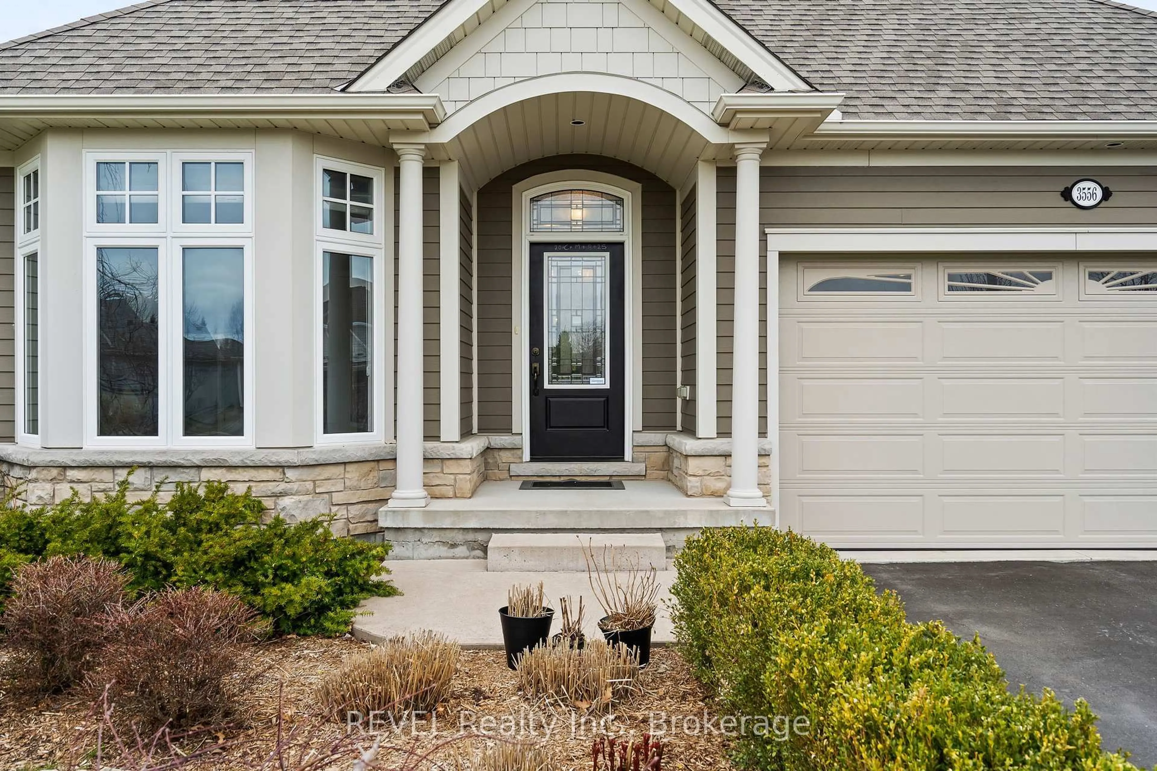 Home with vinyl exterior material, street for 3556 Algonquin Dr, Fort Erie Ontario L0S 1N0