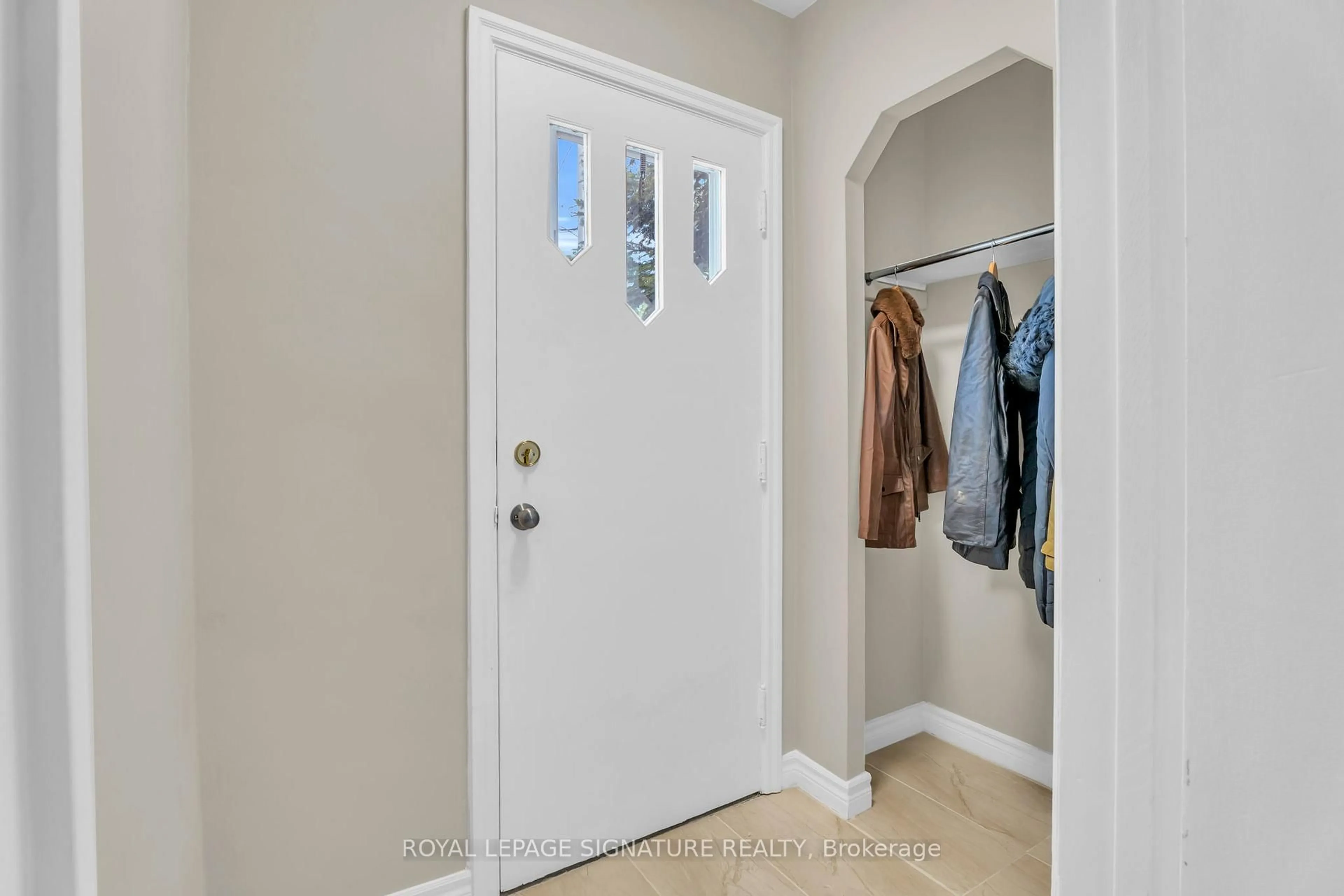 Indoor entryway for 115 Lancaster St, Kitchener Ontario N2H 4T4