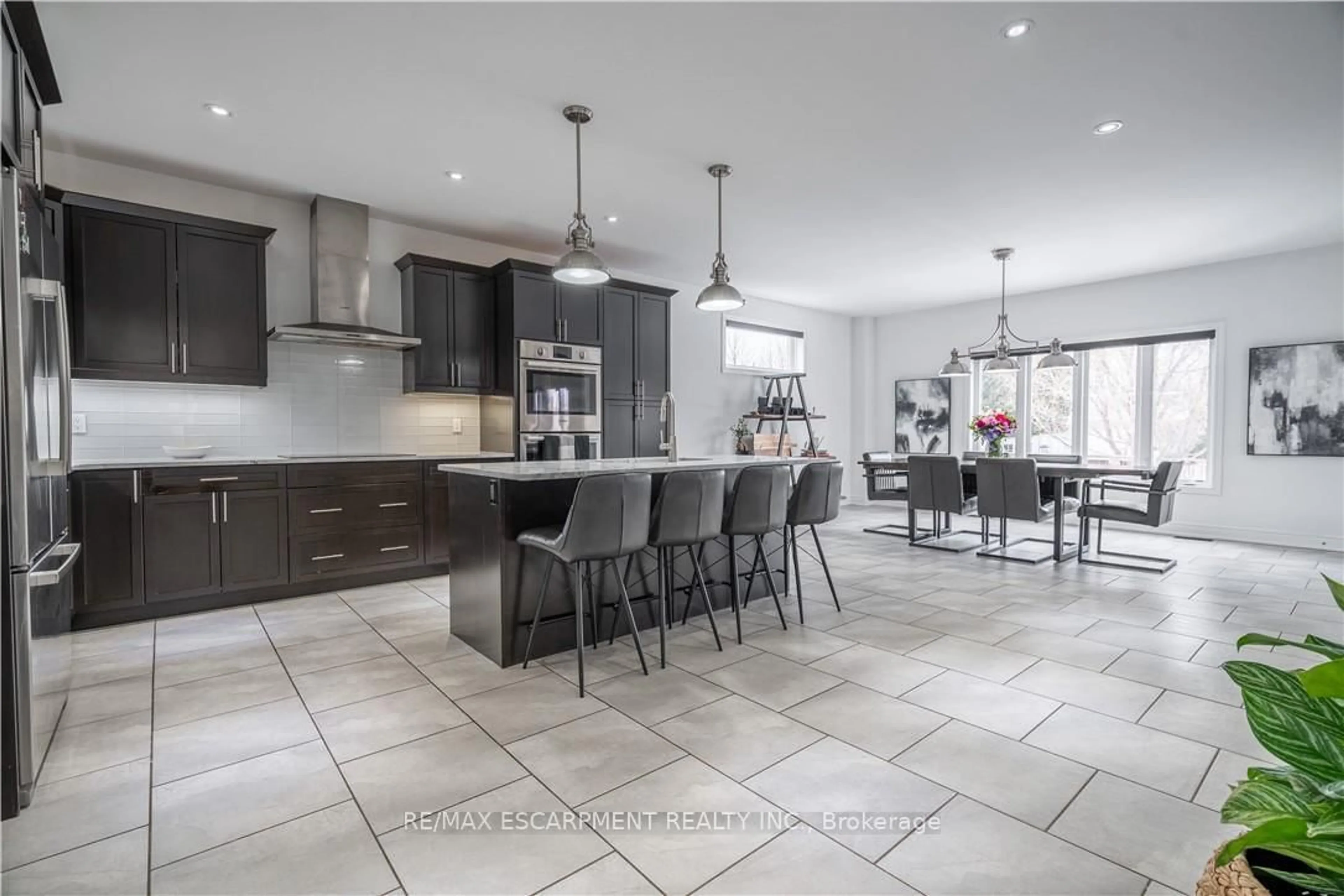 Open concept kitchen, ceramic/tile floor for 4126 Prokich Crt, Lincoln Ontario L3J 0M1