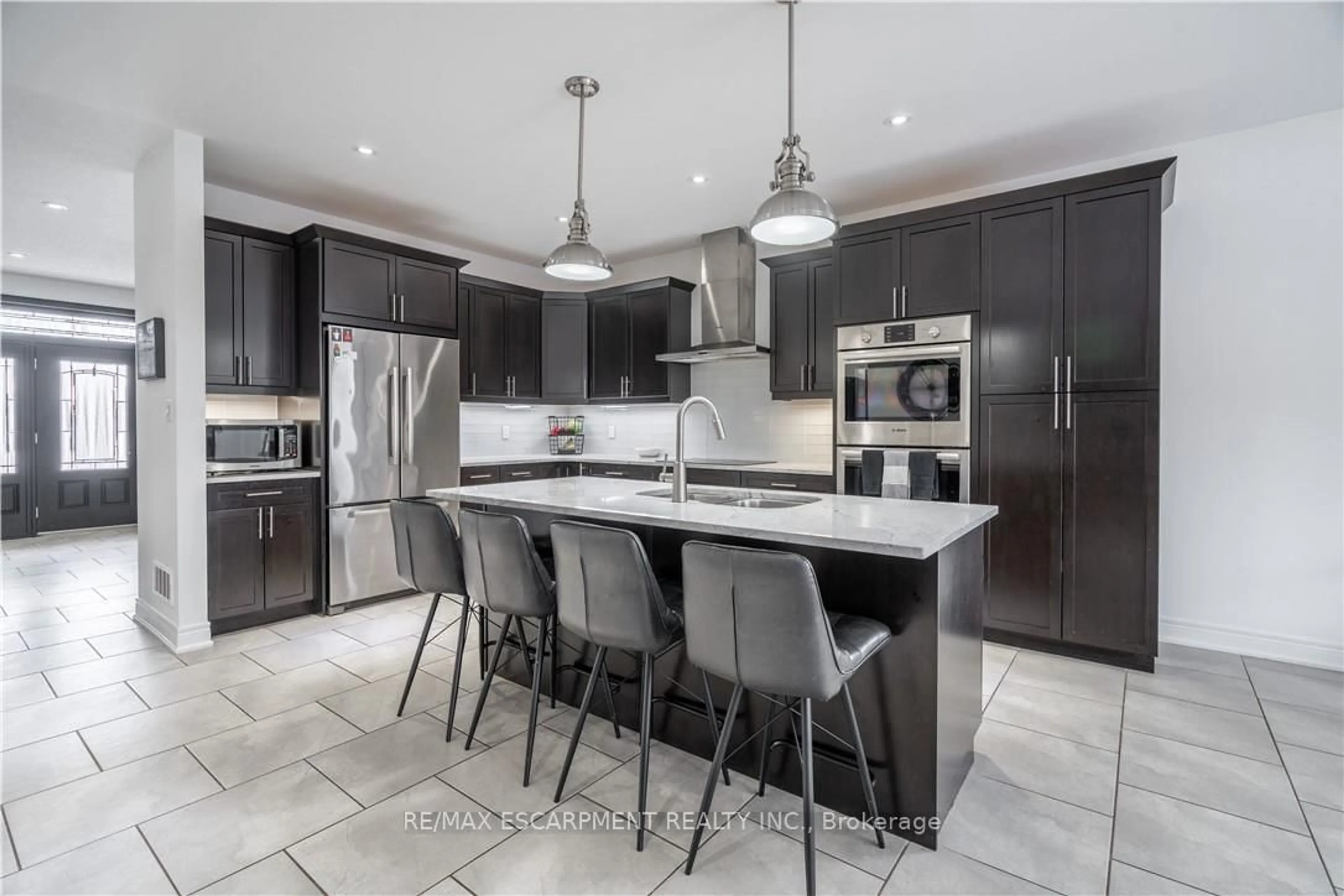 Contemporary kitchen, ceramic/tile floor for 4126 Prokich Crt, Lincoln Ontario L3J 0M1