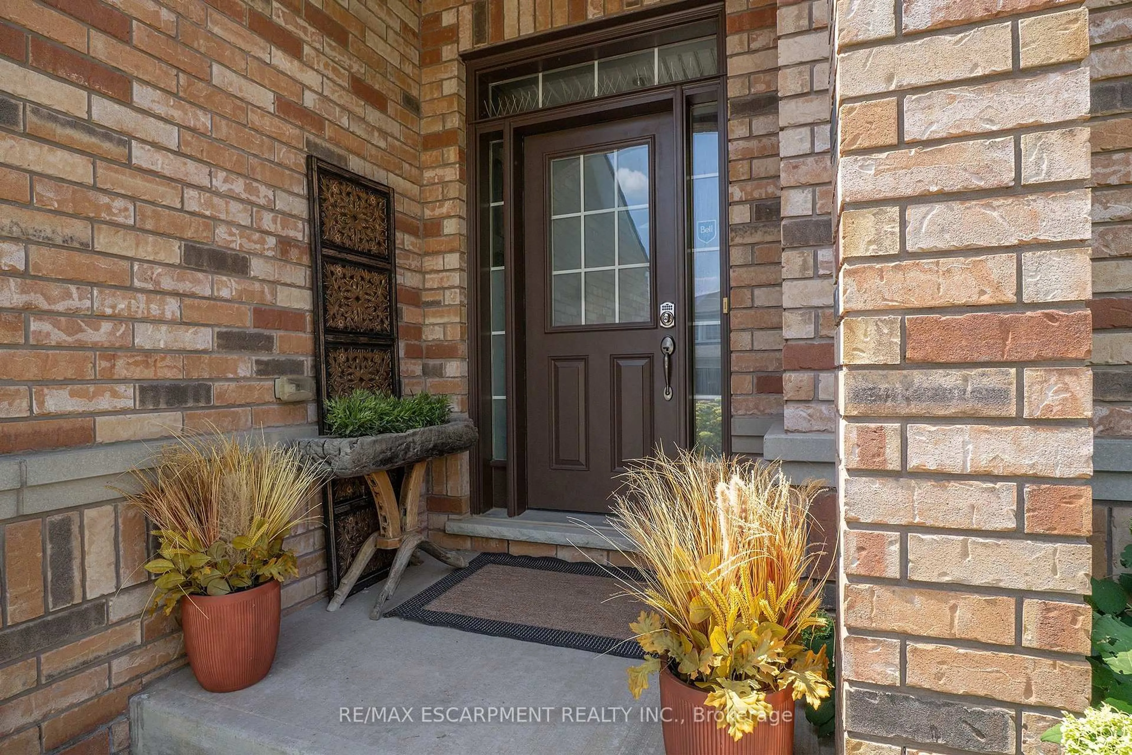Indoor entryway for 6325 St Michael Ave, Niagara Falls Ontario L2H 0C7