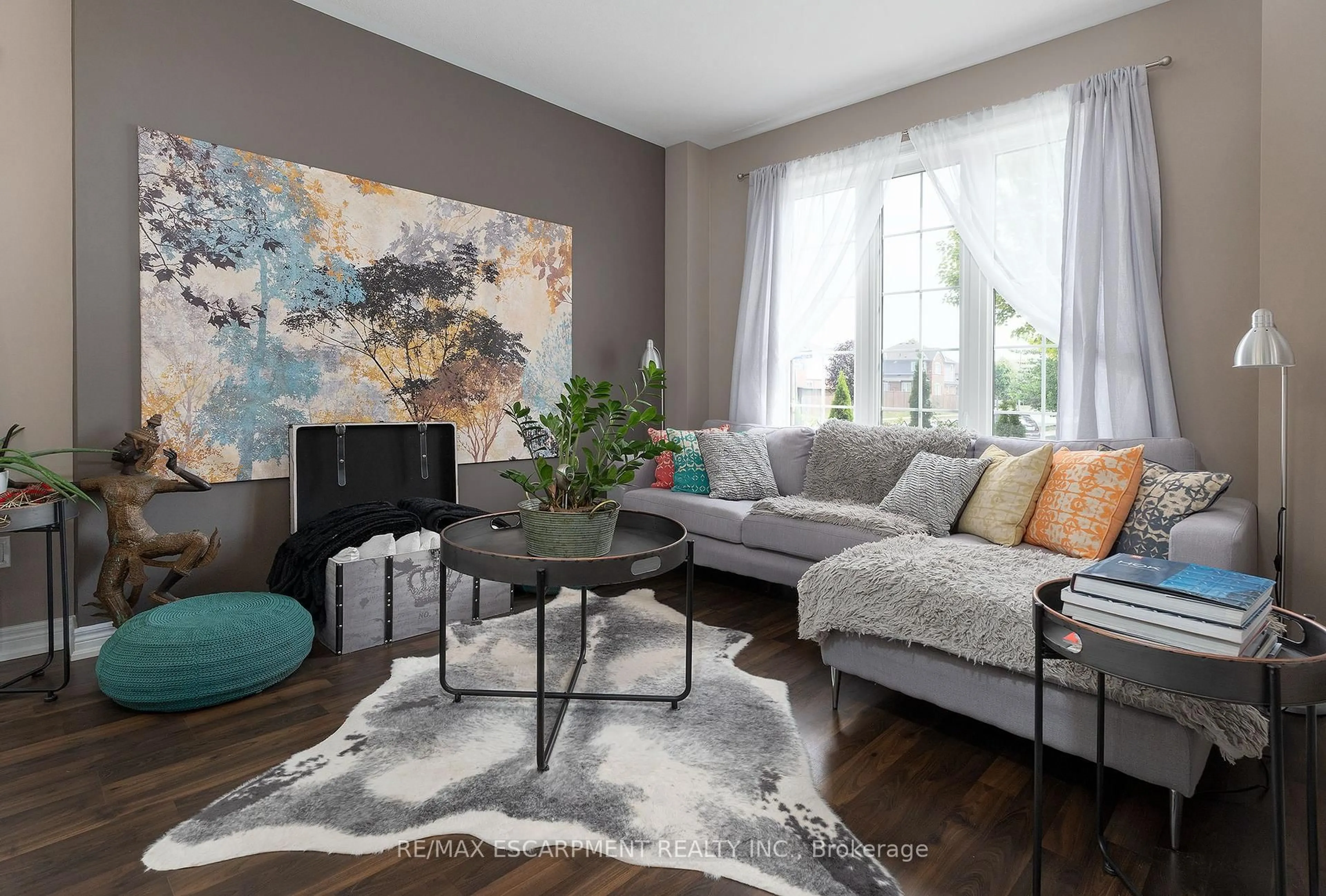 Living room with furniture, carpet floor for 6325 St Michael Ave, Niagara Falls Ontario L2H 0C7