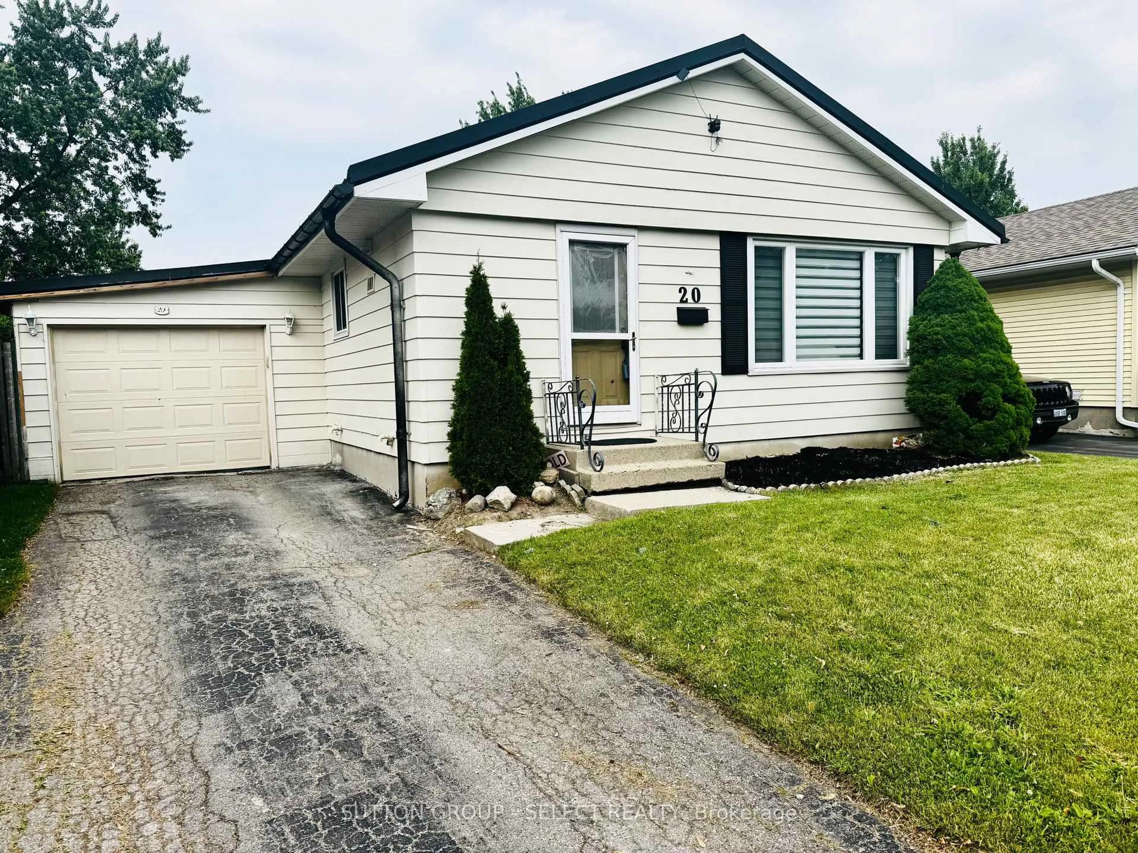 Home with vinyl exterior material, street for 20 Dow Rd, London South Ontario N6E 1E9