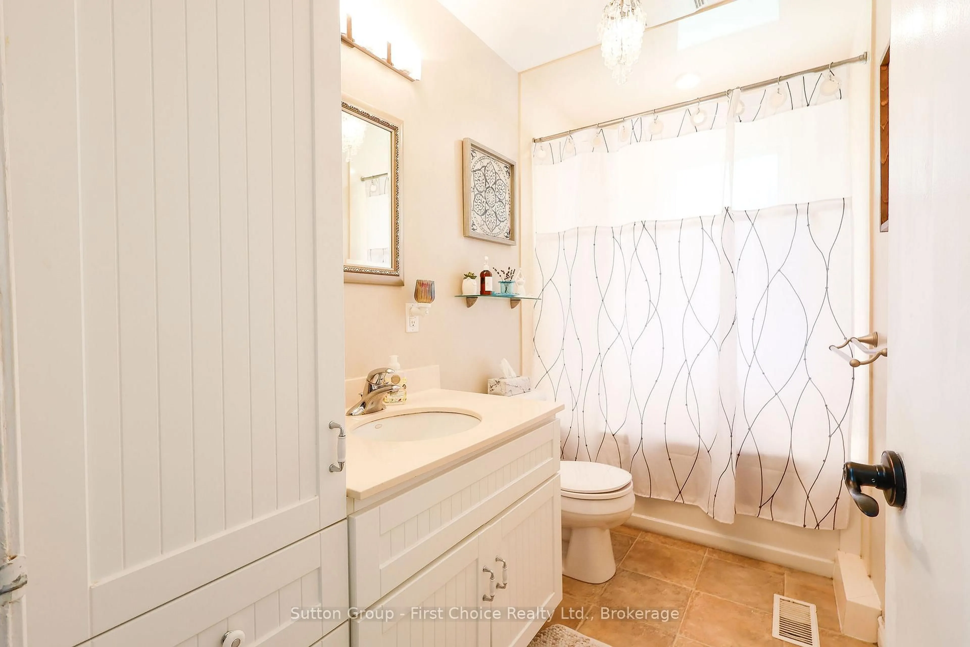 Standard bathroom, ceramic/tile floor for 57 Somerset St, Stratford Ontario N5A 6K3