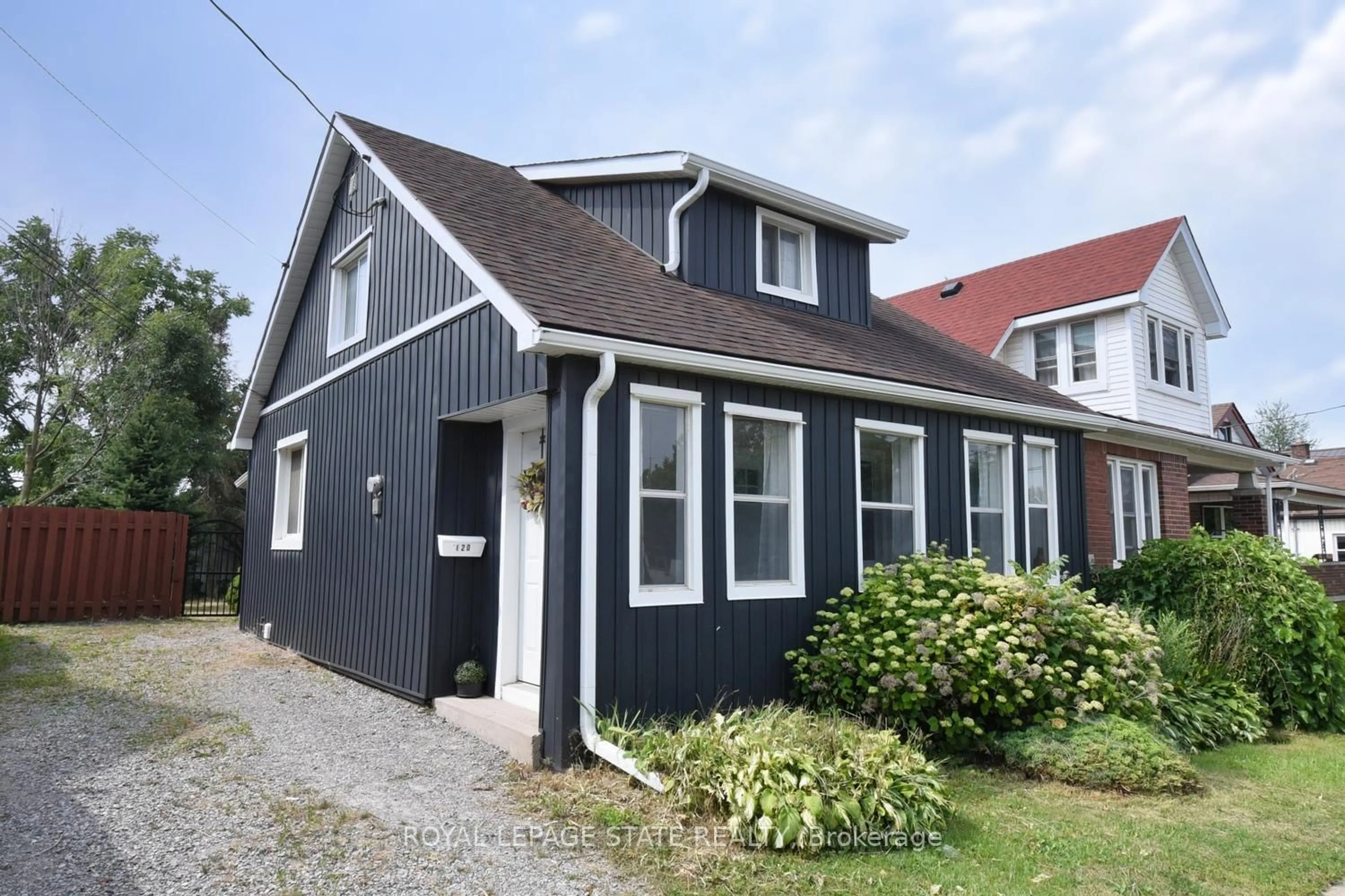 Home with vinyl exterior material, street for 120 Clara St, Thorold Ontario L2V 1K1