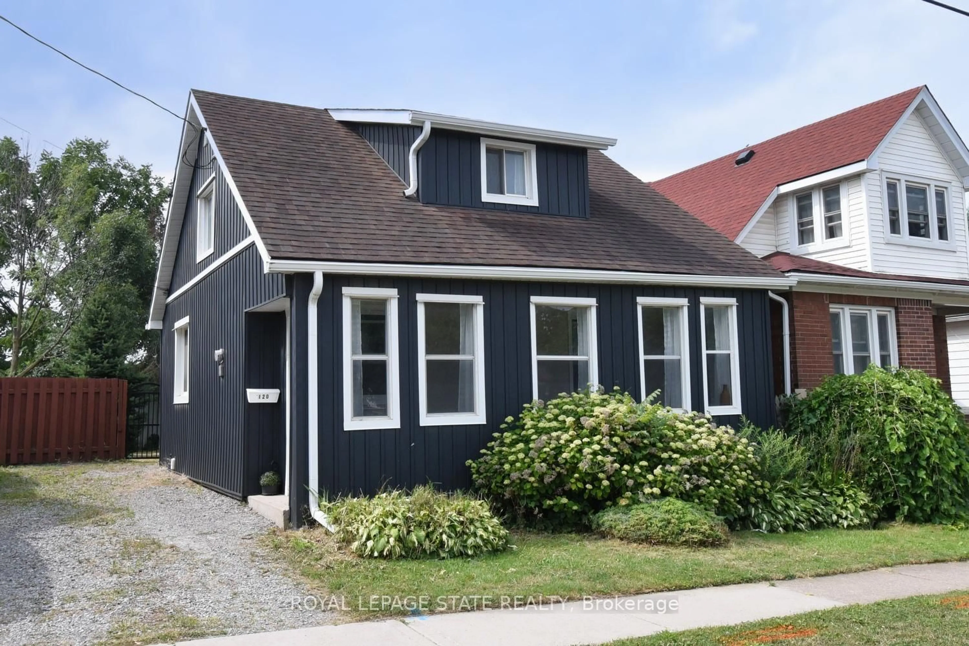 Home with vinyl exterior material, street for 120 Clara St, Thorold Ontario L2V 1K1