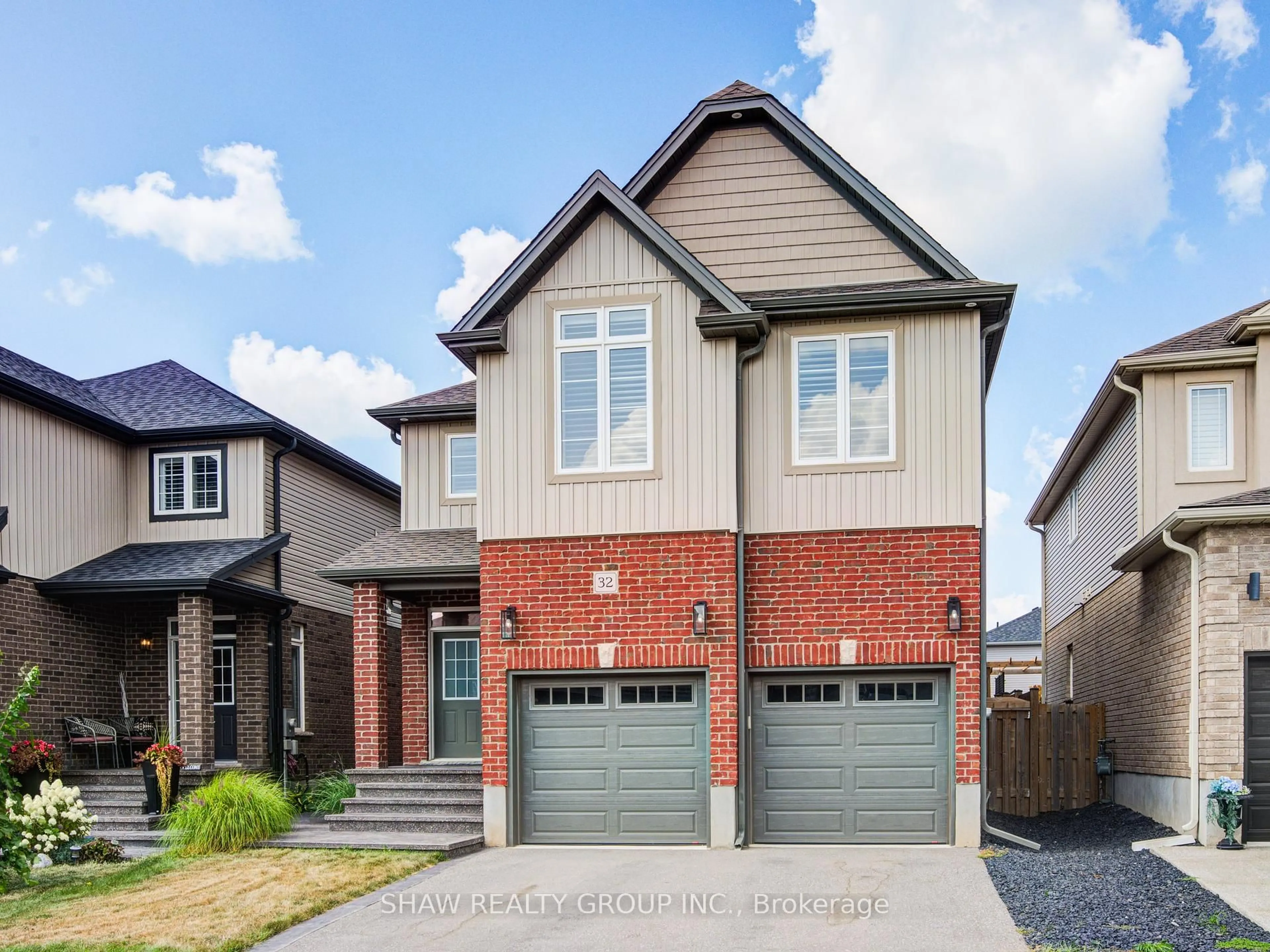 Home with brick exterior material, street for 32 Arlington Pkwy, Brant Ontario N3L 0G2