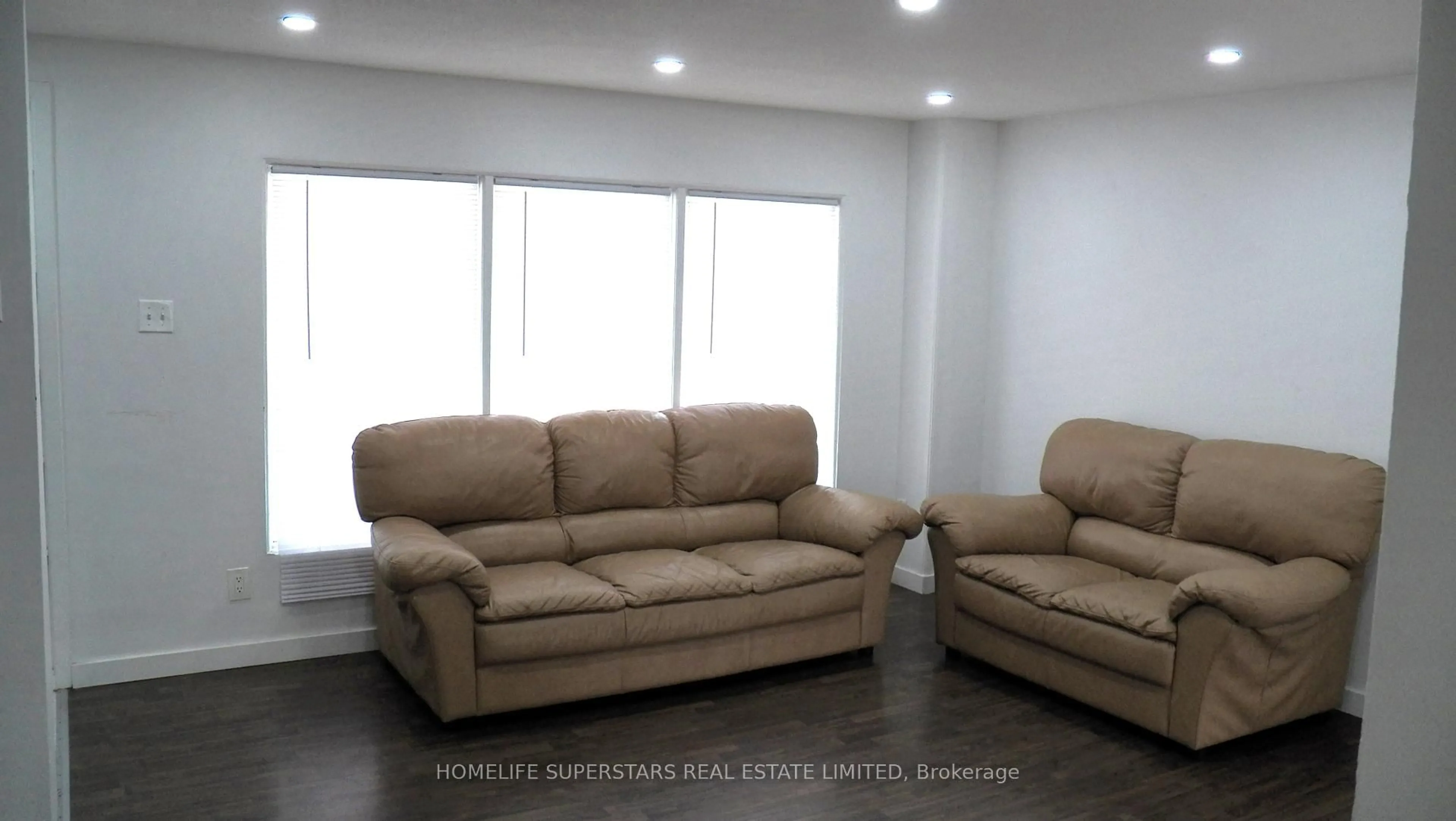 Living room with furniture, unknown for 513 Parkview Cres #4, Cambridge Ontario N3H 4Z9