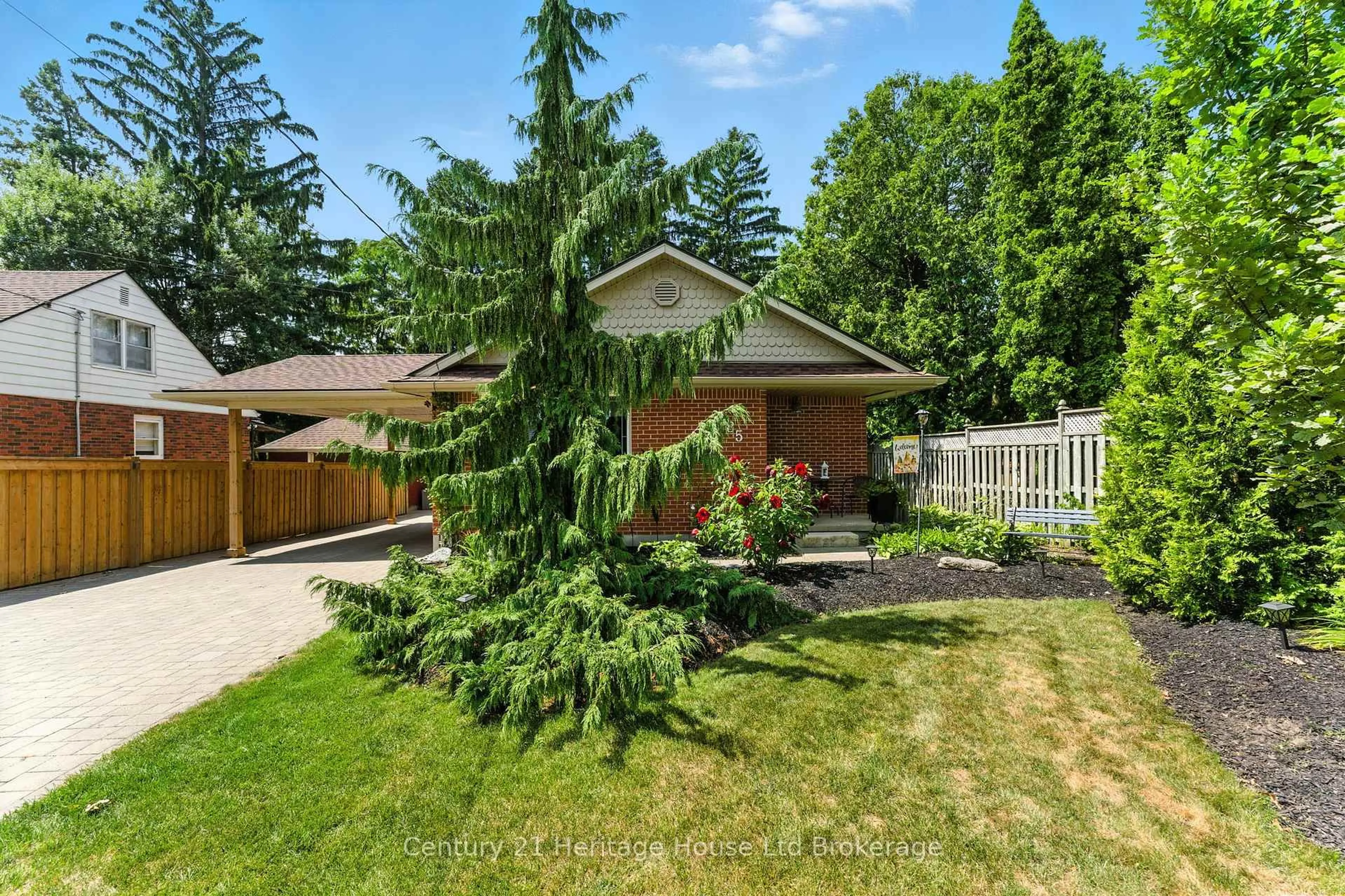 A pic from outside/outdoor area/front of a property/back of a property/a pic from drone, street for 485 Huron St, Woodstock Ontario N4S 7A9