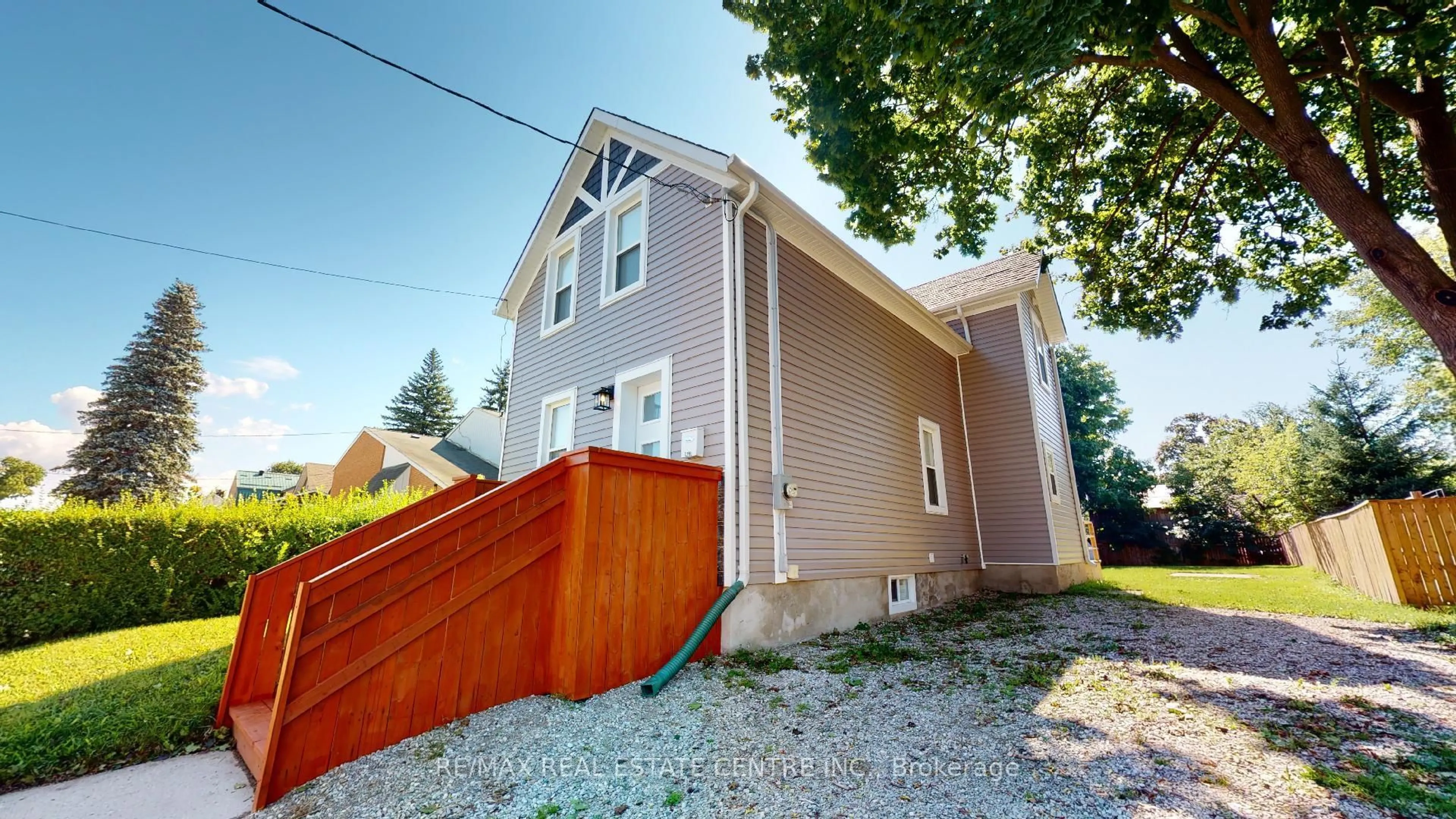Unknown for 475 11th St, Hanover Ontario N4N 1S9