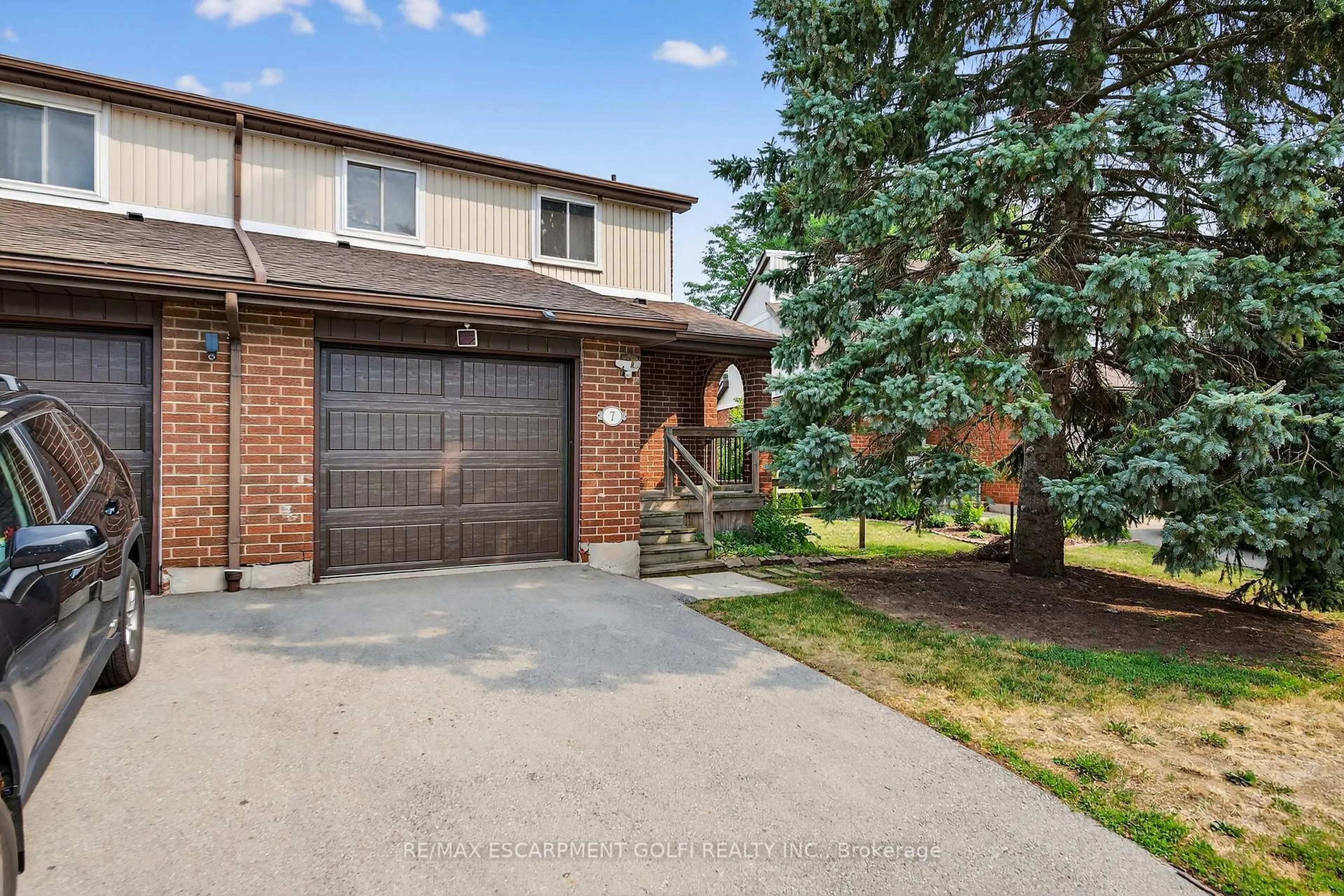 Home with brick exterior material, street for 59 Queenslea Dr #7, Hamilton Ontario L8W 1P6