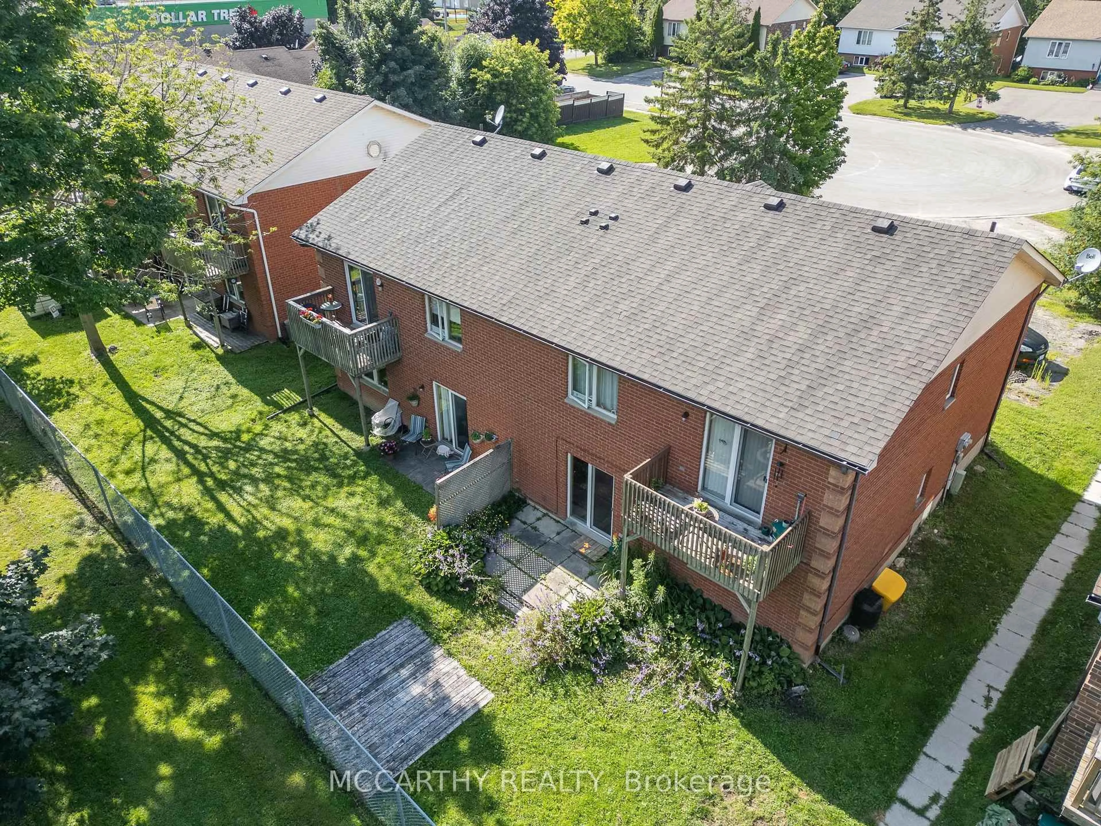 A pic from outside/outdoor area/front of a property/back of a property/a pic from drone, street for 209 Sarah Crt, Shelburne Ontario L9V 2Z8