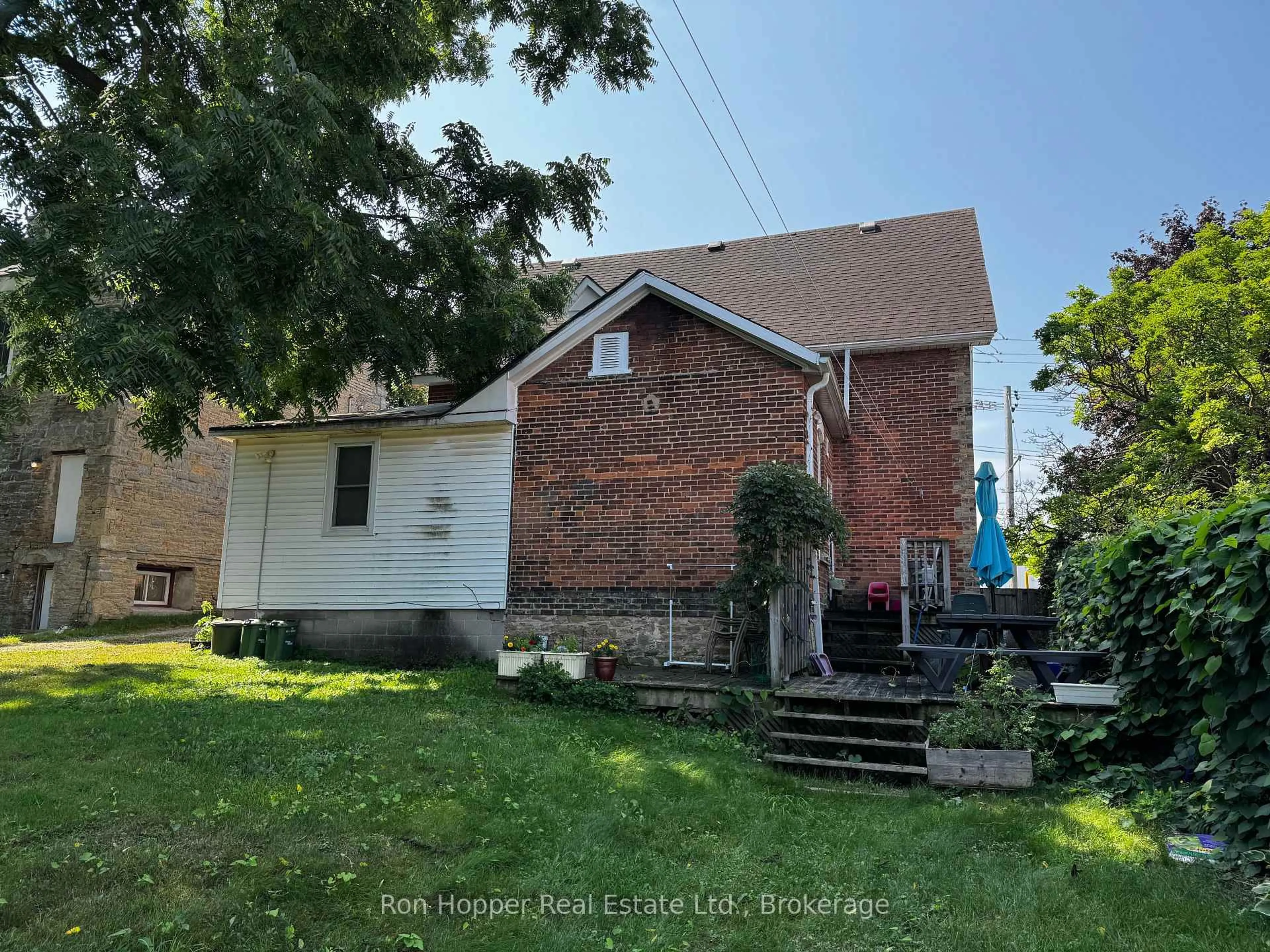 A pic from outside/outdoor area/front of a property/back of a property/a pic from drone, street for 226 12th Street, Owen Sound Ontario N4K 1V8