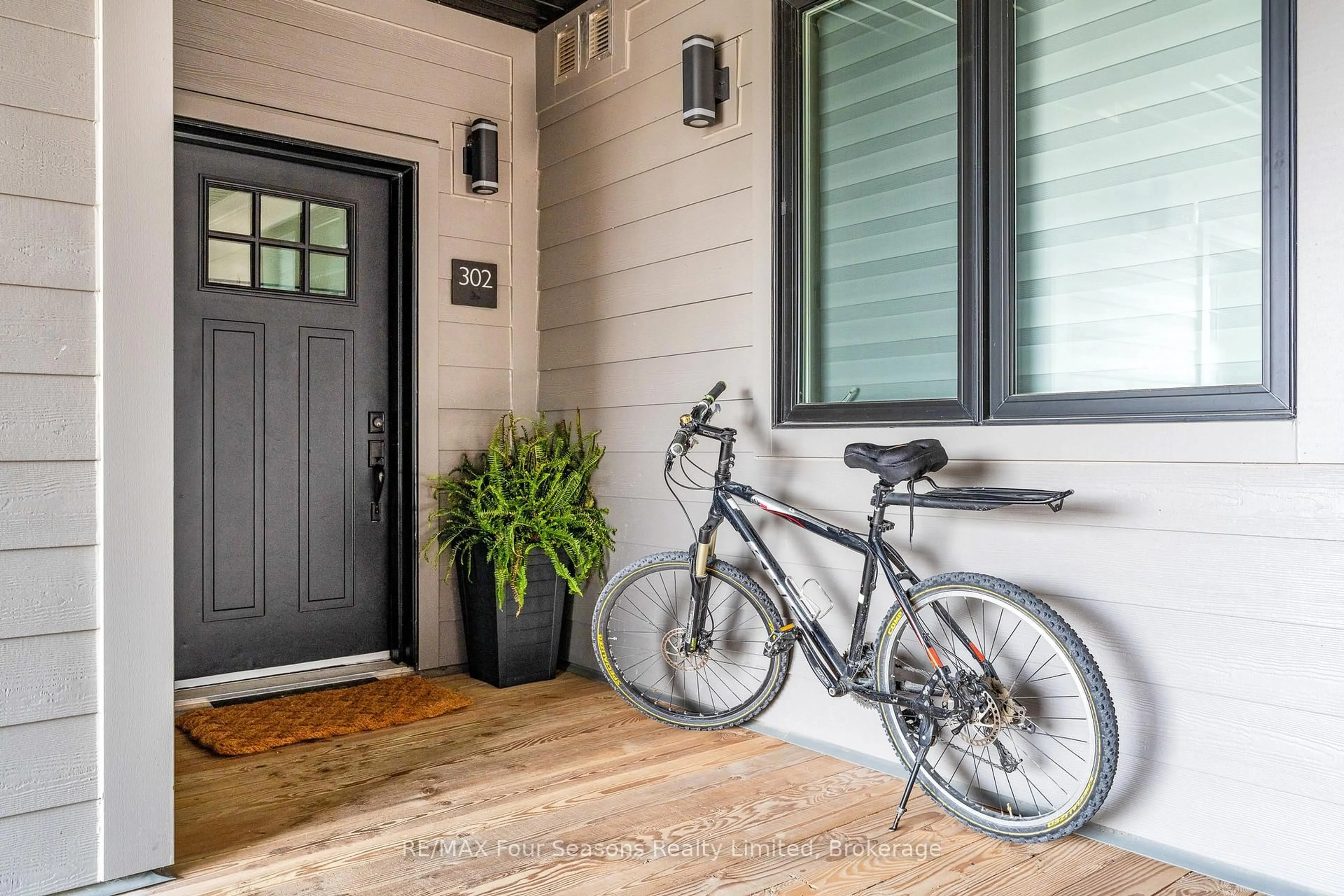 Indoor entryway for 12 BEAUSOLEIL Lane #302, Blue Mountains Ontario L9Y 2X5