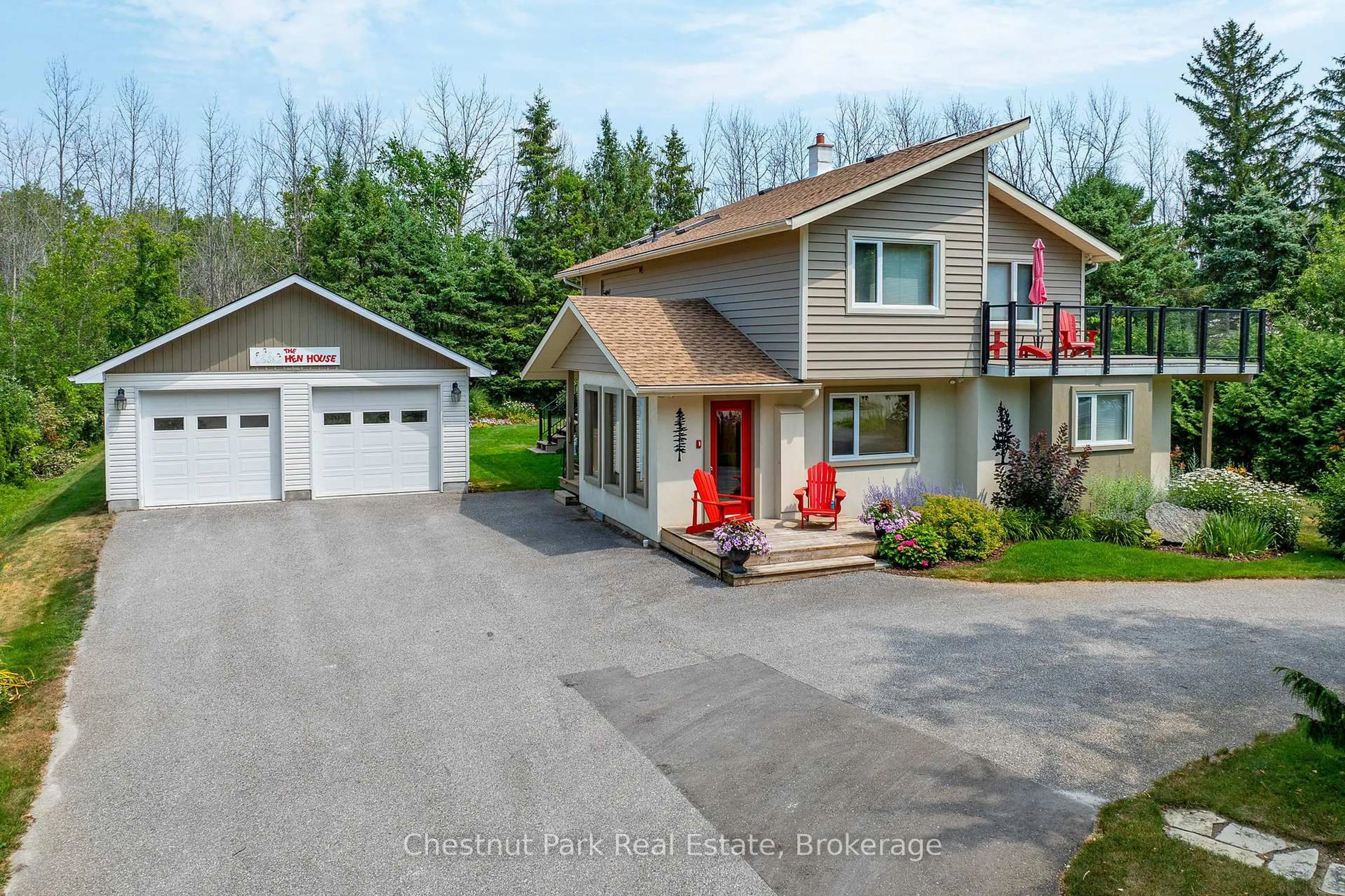 A pic from outside/outdoor area/front of a property/back of a property/a pic from drone, street for 119 Martin Grve, Blue Mountains Ontario L9Y 0N5