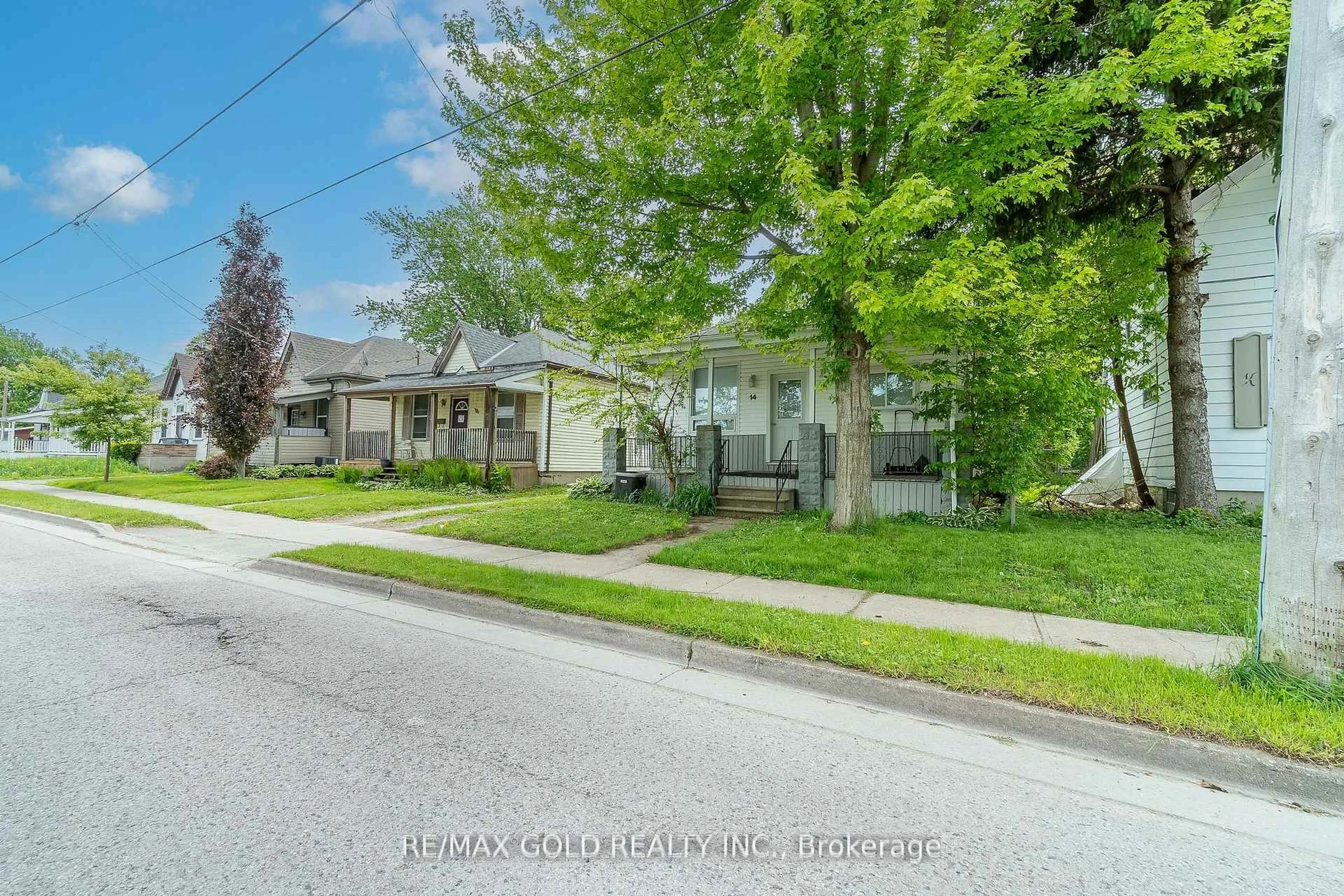 A pic from outside/outdoor area/front of a property/back of a property/a pic from drone, street for 14 Wyatt St, London North Ontario N6H 1A7