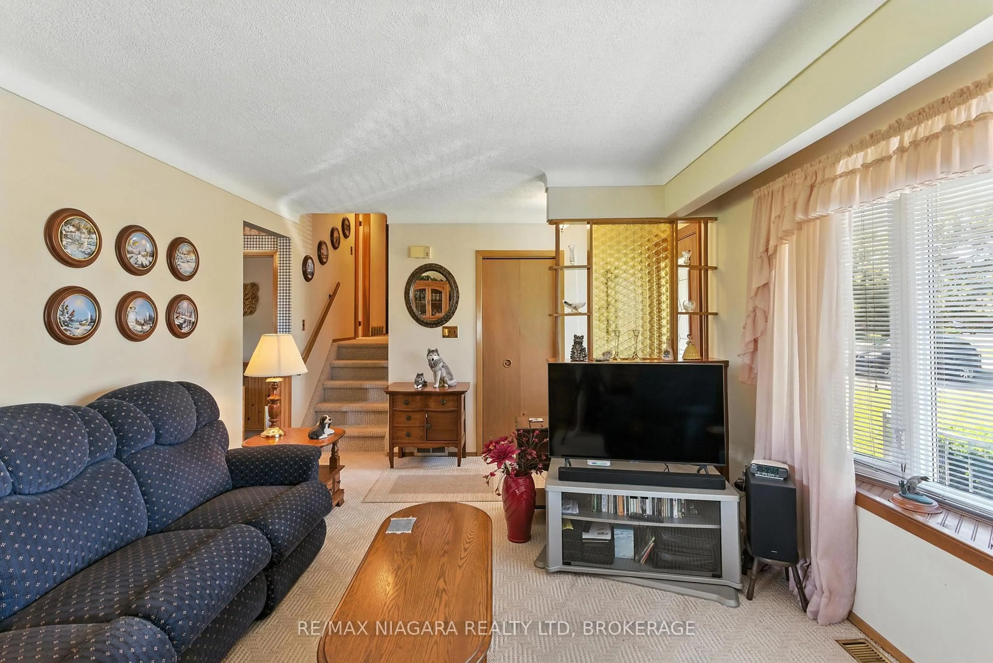 Living room with furniture, unknown for 107 Harrison Ave, Welland Ontario L3B 1C3