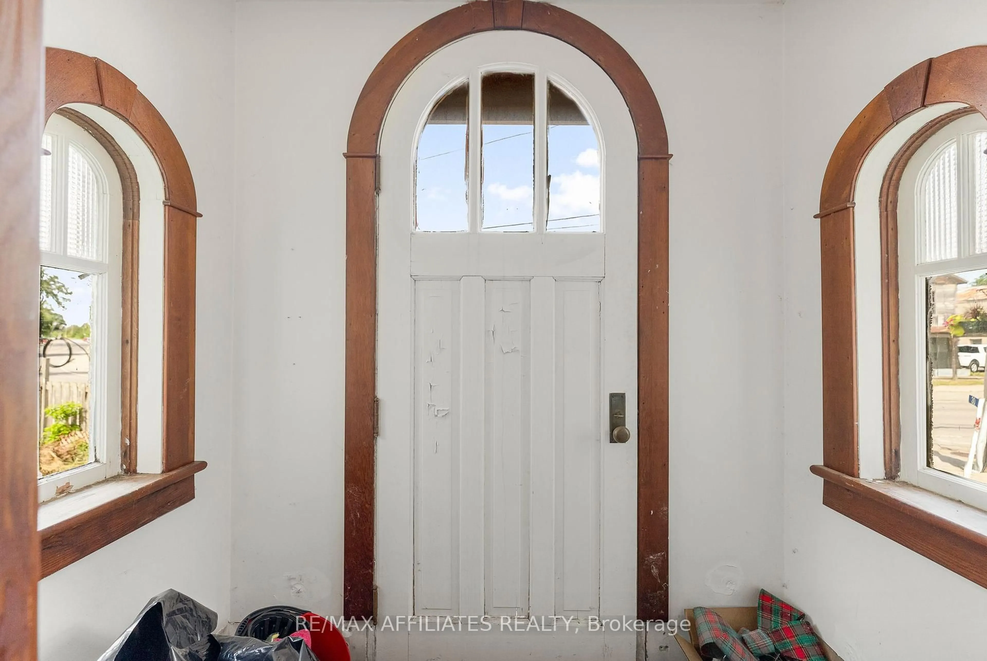 Indoor entryway for 30 Bennett St, Edwardsburgh/Cardinal Ontario K0E 1X0