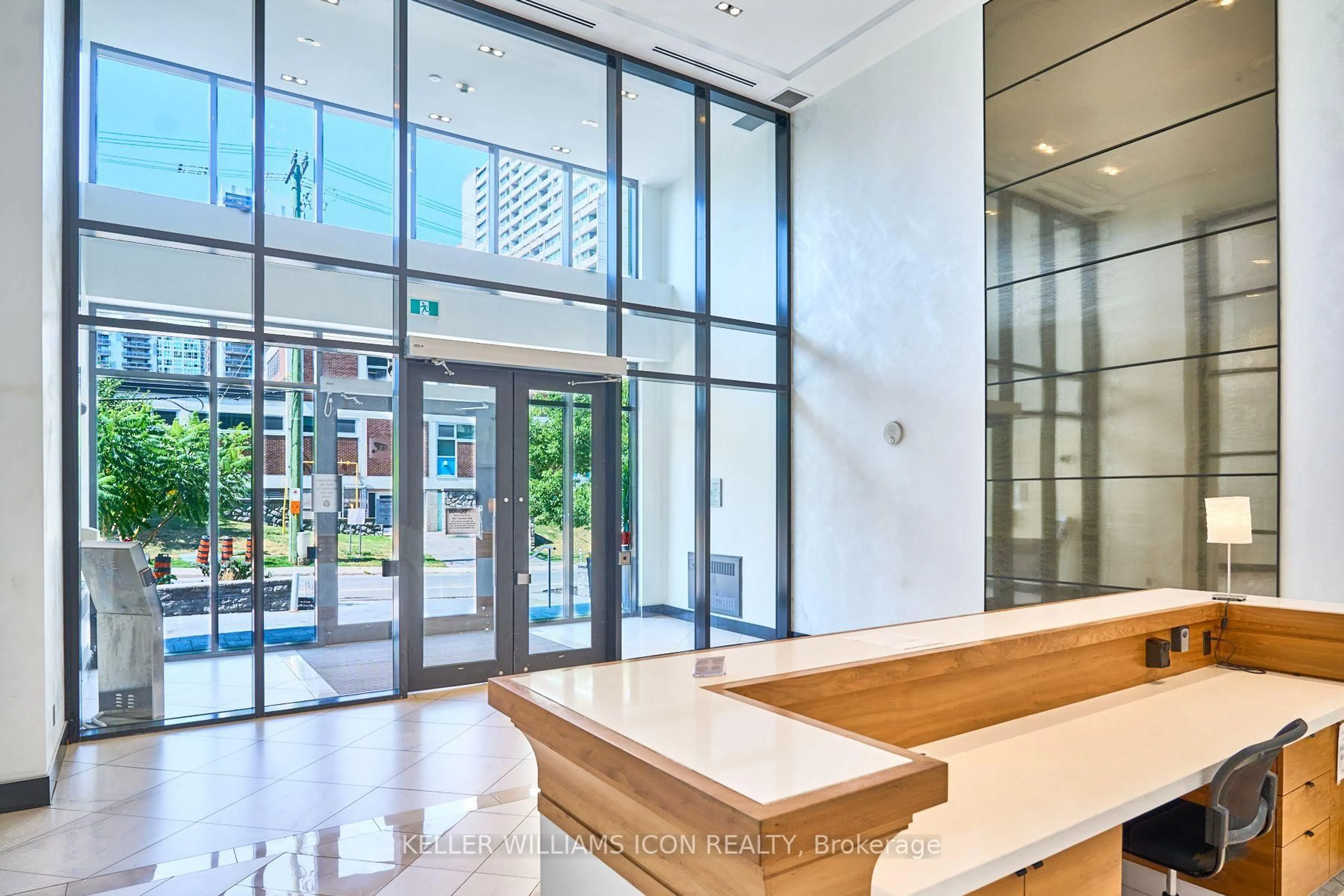 Indoor foyer for 255 Bay St #1707, Ottawa Ontario K1R 0C5