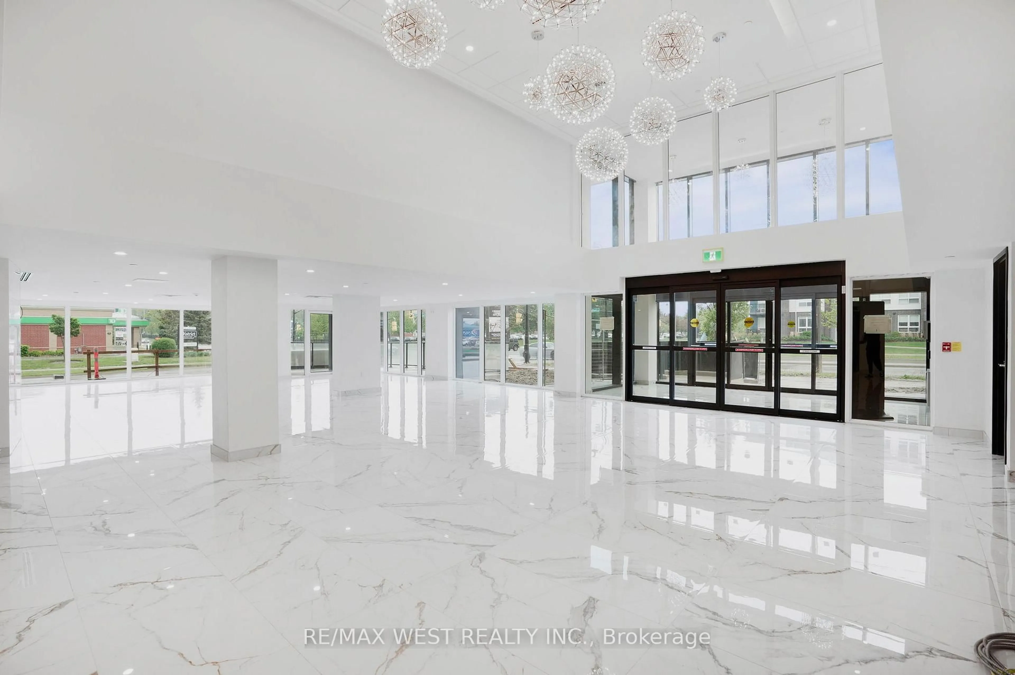 Indoor foyer for 575 Conklin Rd #G03, Brantford Ontario N3T 5L5