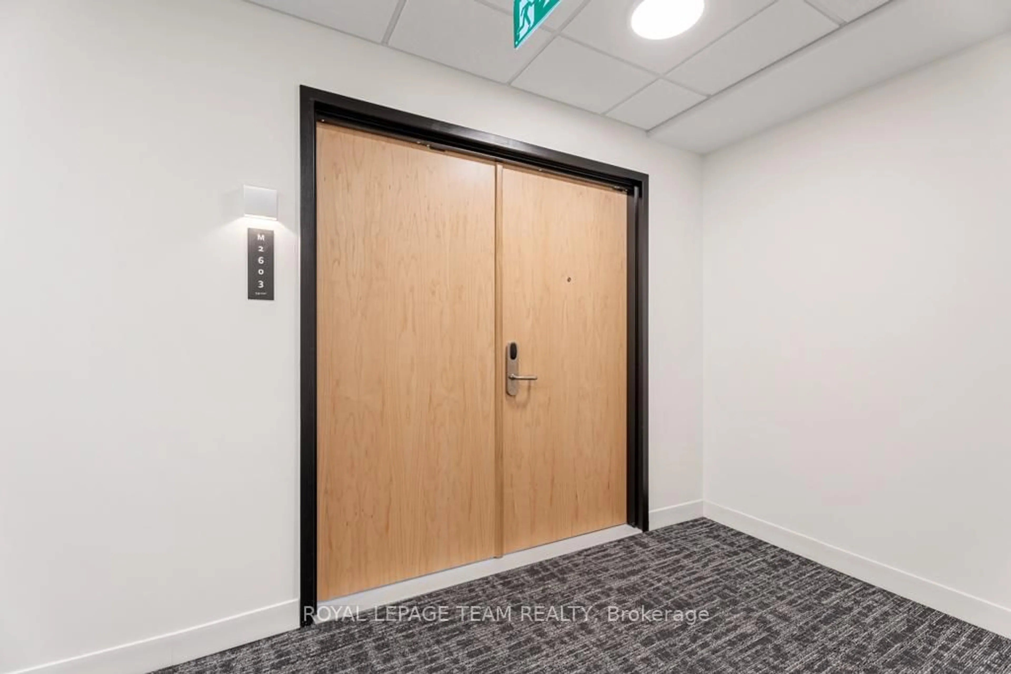 Indoor foyer for 340 Queen St #2603, Ottawa Ontario K1R 0G1