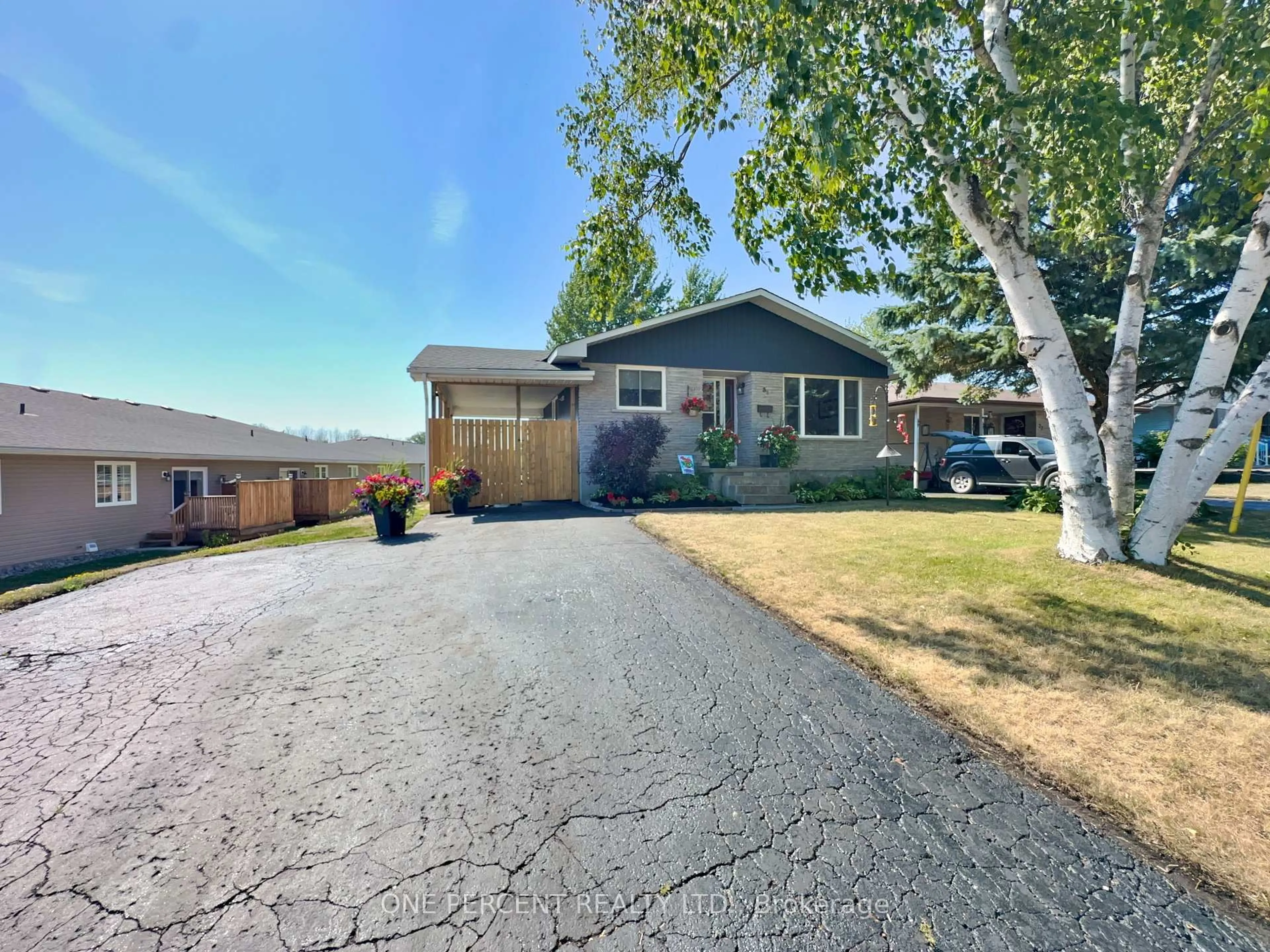 A pic from outside/outdoor area/front of a property/back of a property/a pic from drone, street for 31 REID St, Greater Napanee Ontario K7R 3T9