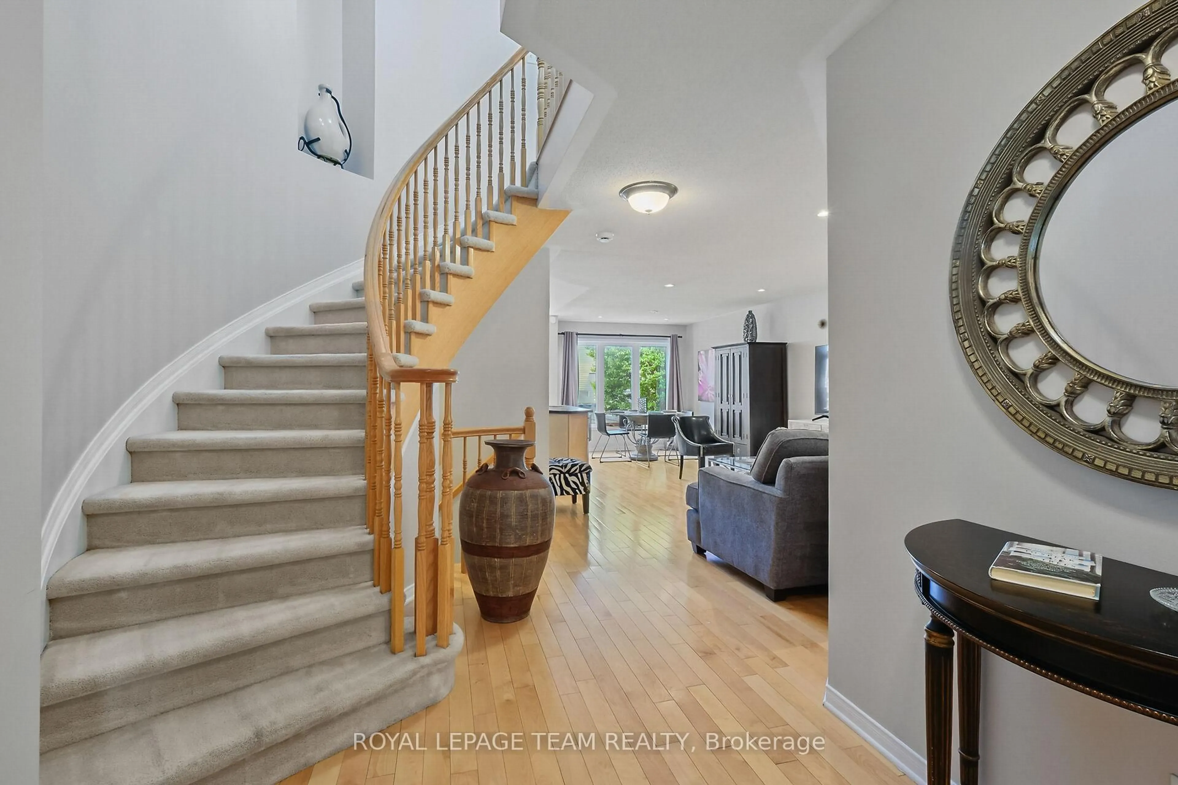 Unknown for 2072 Dunollie Cres, Ottawa Ontario K2W 1H6