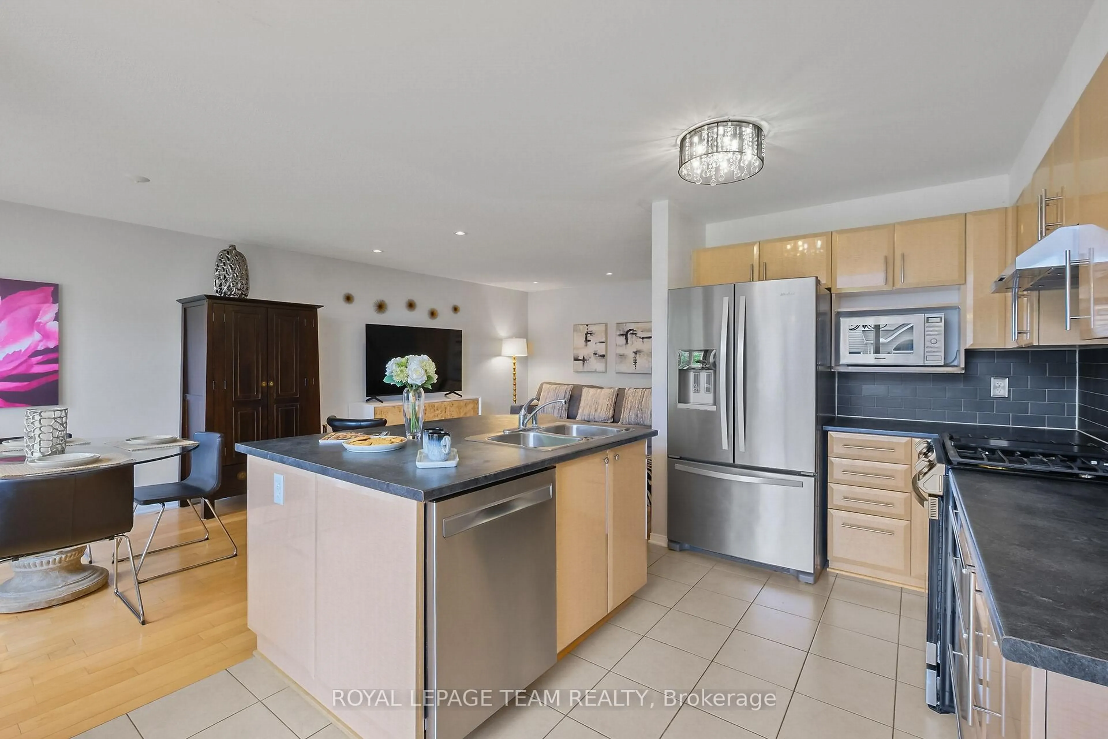 Open concept kitchen, unknown for 2072 Dunollie Cres, Ottawa Ontario K2W 1H6