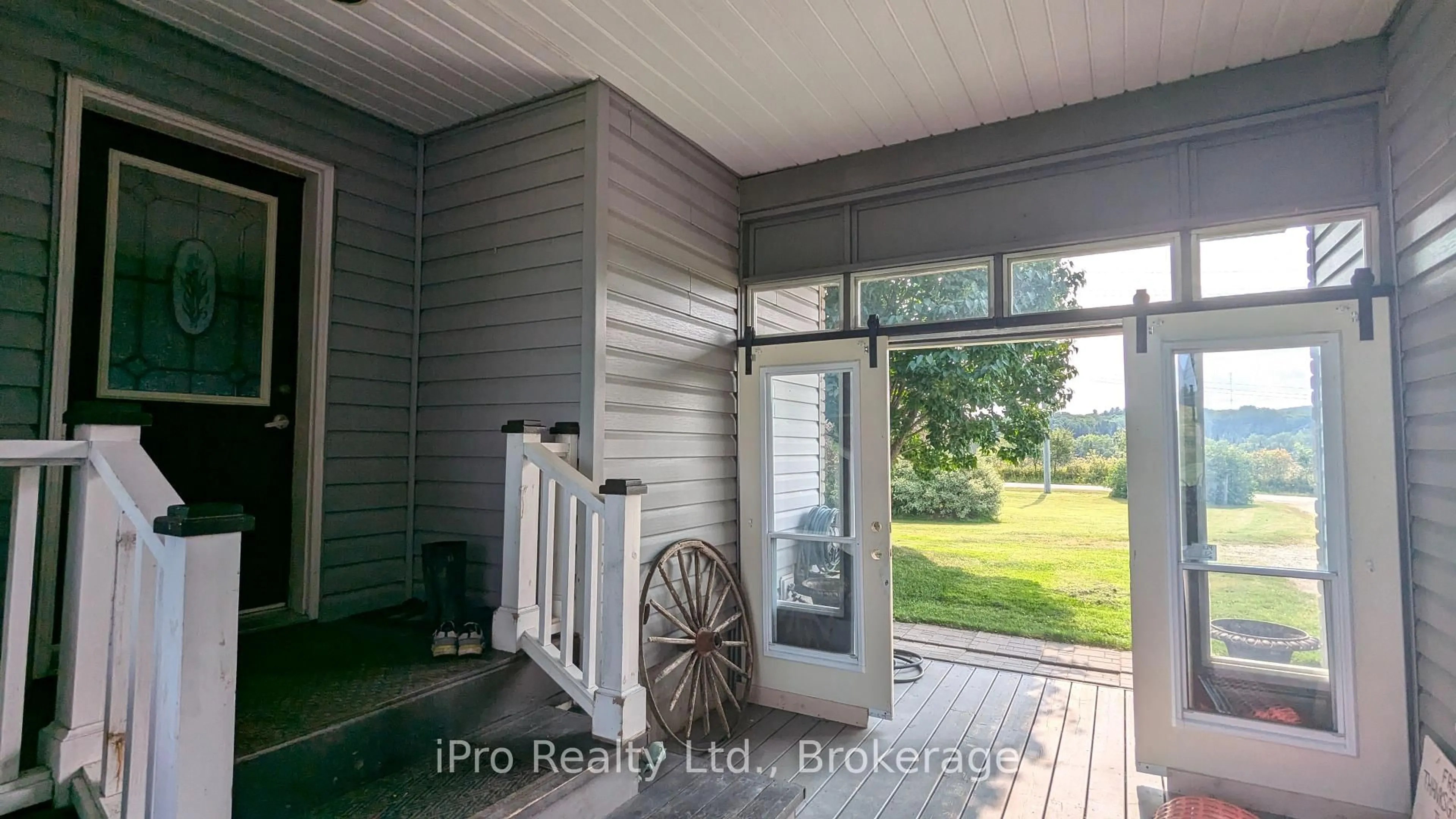 Indoor entryway for 771 Leggetts Rd, Armour Ontario P0A 1C0
