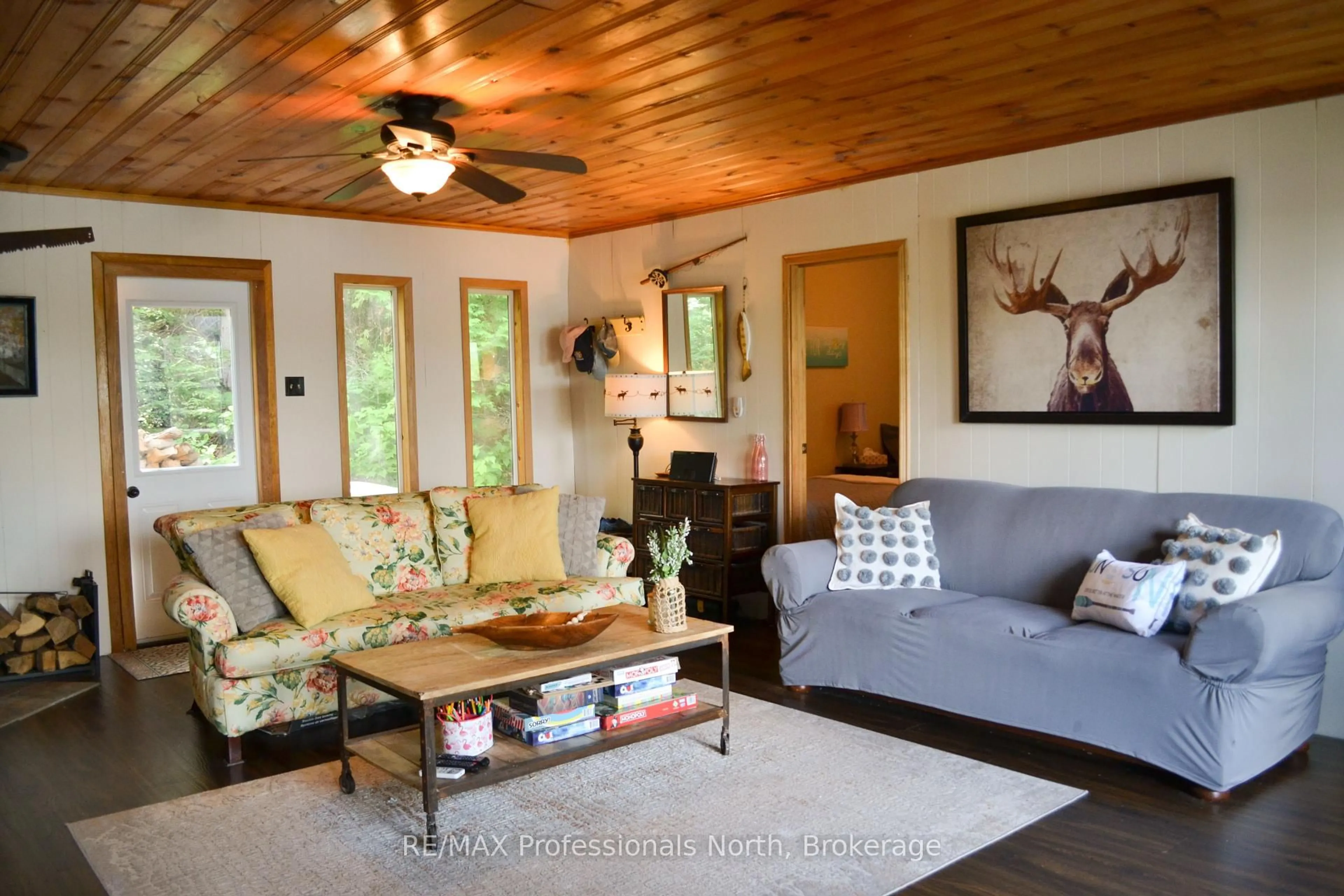 Living room with furniture, wood/laminate floor for 542 Hazard Hill, Kearney Ontario P0A 1Z0